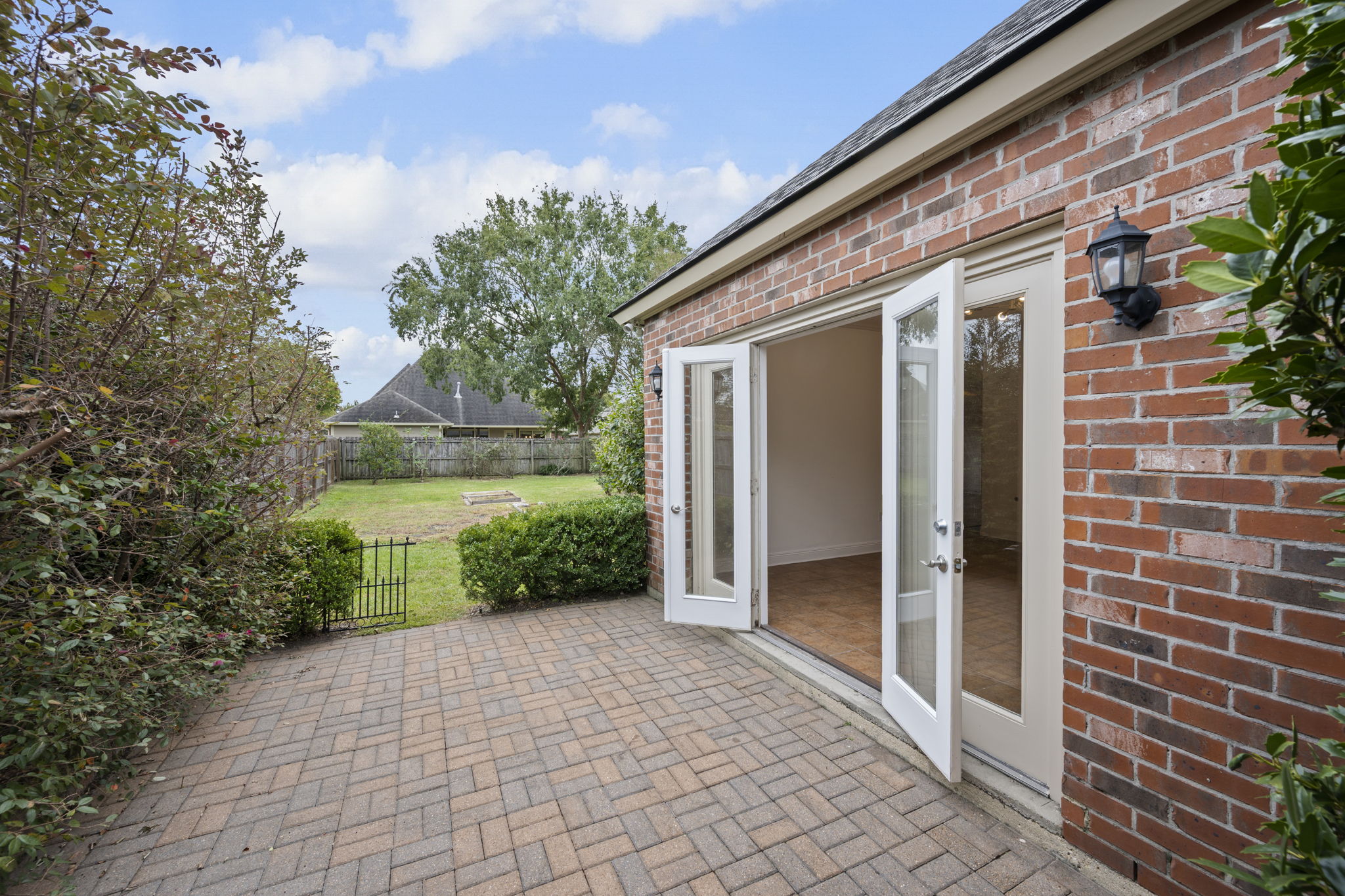 Baton Rouge, Louisiana, 70810, United States, 3 Bedrooms Bedrooms, ,3 BathroomsBathrooms,Residential,For Sale,1989243