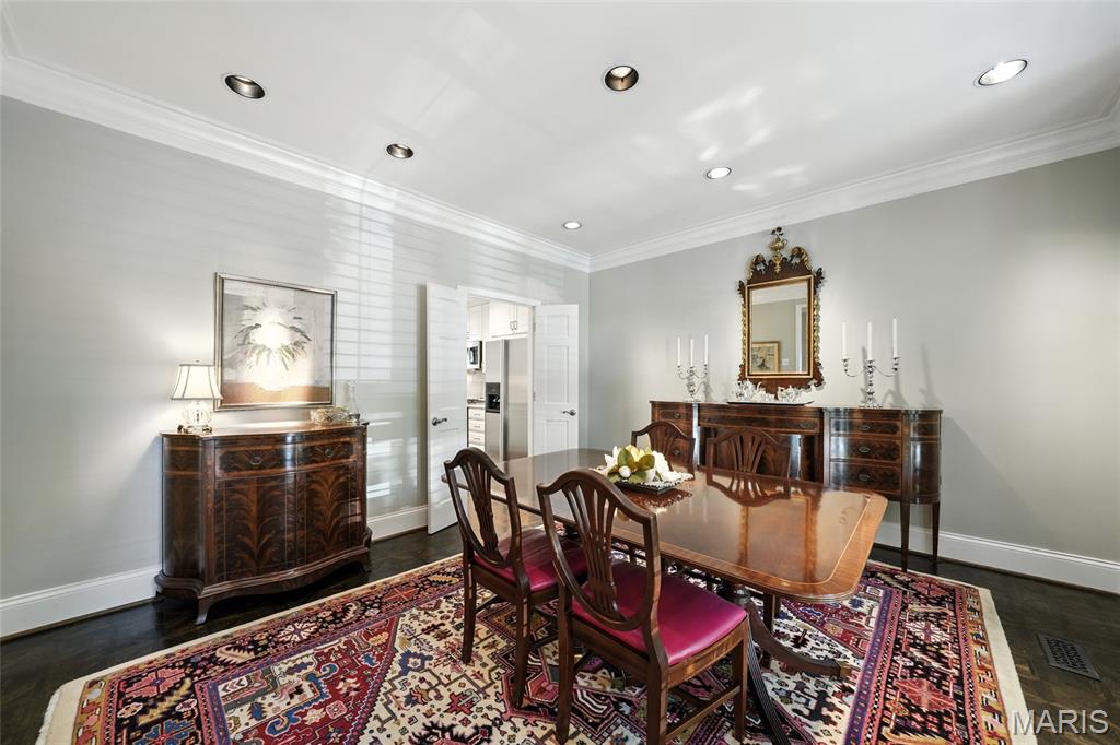 St Louis, Missouri, 63108, United States, 4 Bedrooms Bedrooms, ,5 BathroomsBathrooms,Residential,For Sale,1941664