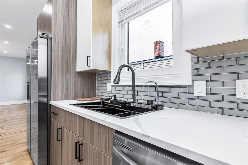 Chelsea, Massachusetts, 02150, United States, 3 Bedrooms Bedrooms, ,2 BathroomsBathrooms,Residential,For Sale,1987382