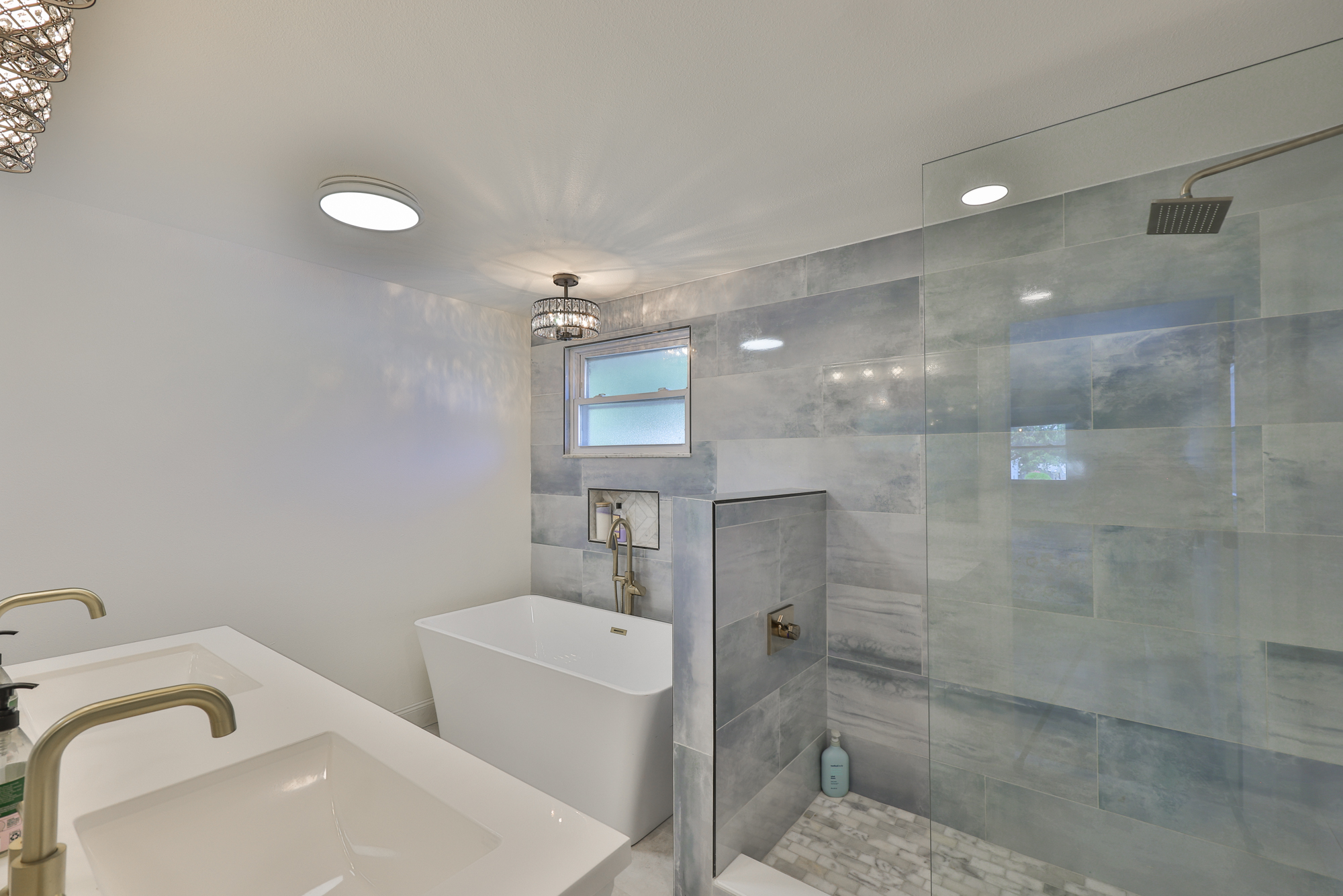 Seminole, Florida, 33772, United States, 3 Bedrooms Bedrooms, ,2 BathroomsBathrooms,Residential,For Sale,1978971