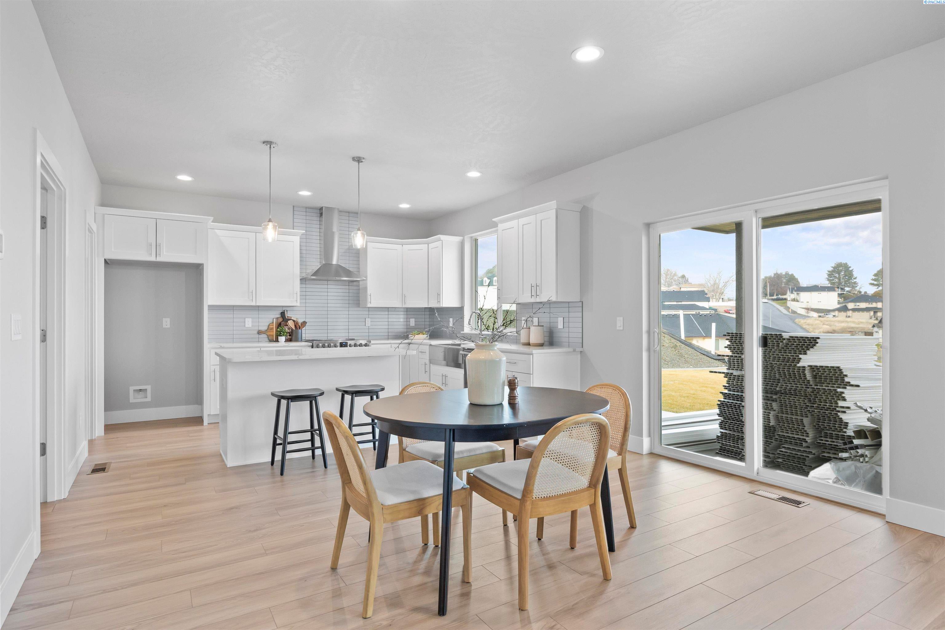 West Richland, Washington, 99353, United States, 4 Bedrooms Bedrooms, ,2 BathroomsBathrooms,Residential,For Sale,2014004