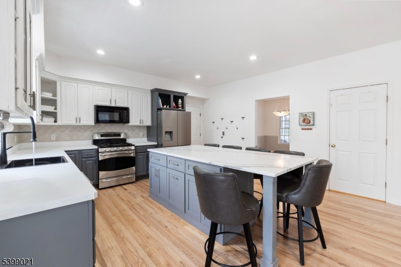 Lafayette Twp., New Jersey, 07848, United States, 5 Bedrooms Bedrooms, ,4 BathroomsBathrooms,Residential,For Sale,2003024