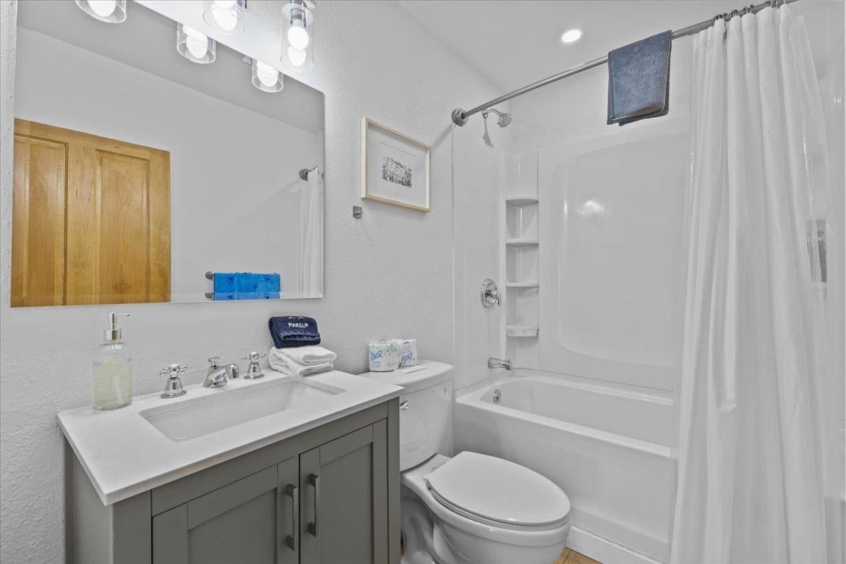 Stowe, Vermont, 05672, United States, 8 Bedrooms Bedrooms, ,5 BathroomsBathrooms,Residential,For Sale,1994933