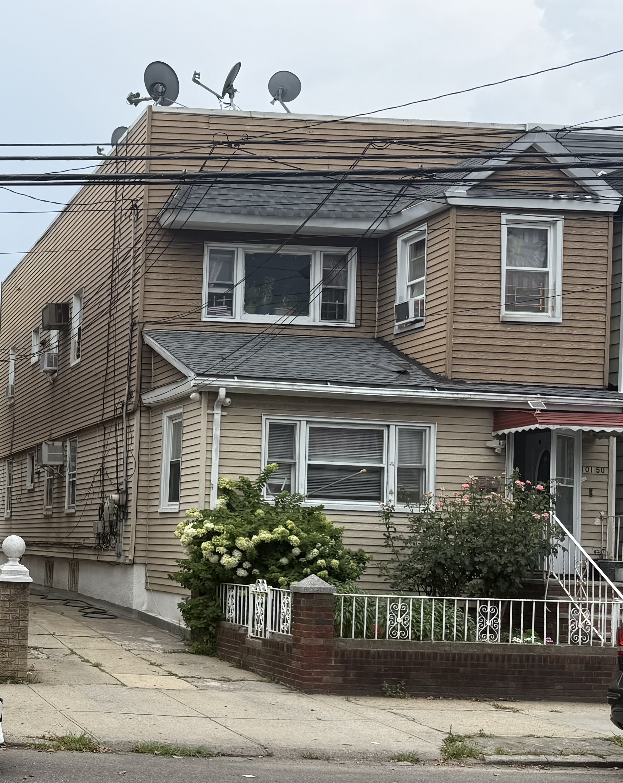South Richmond Hill, New York, 11419, United States, 5 Bedrooms Bedrooms, ,2 BathroomsBathrooms,Residential,For Sale,1905718