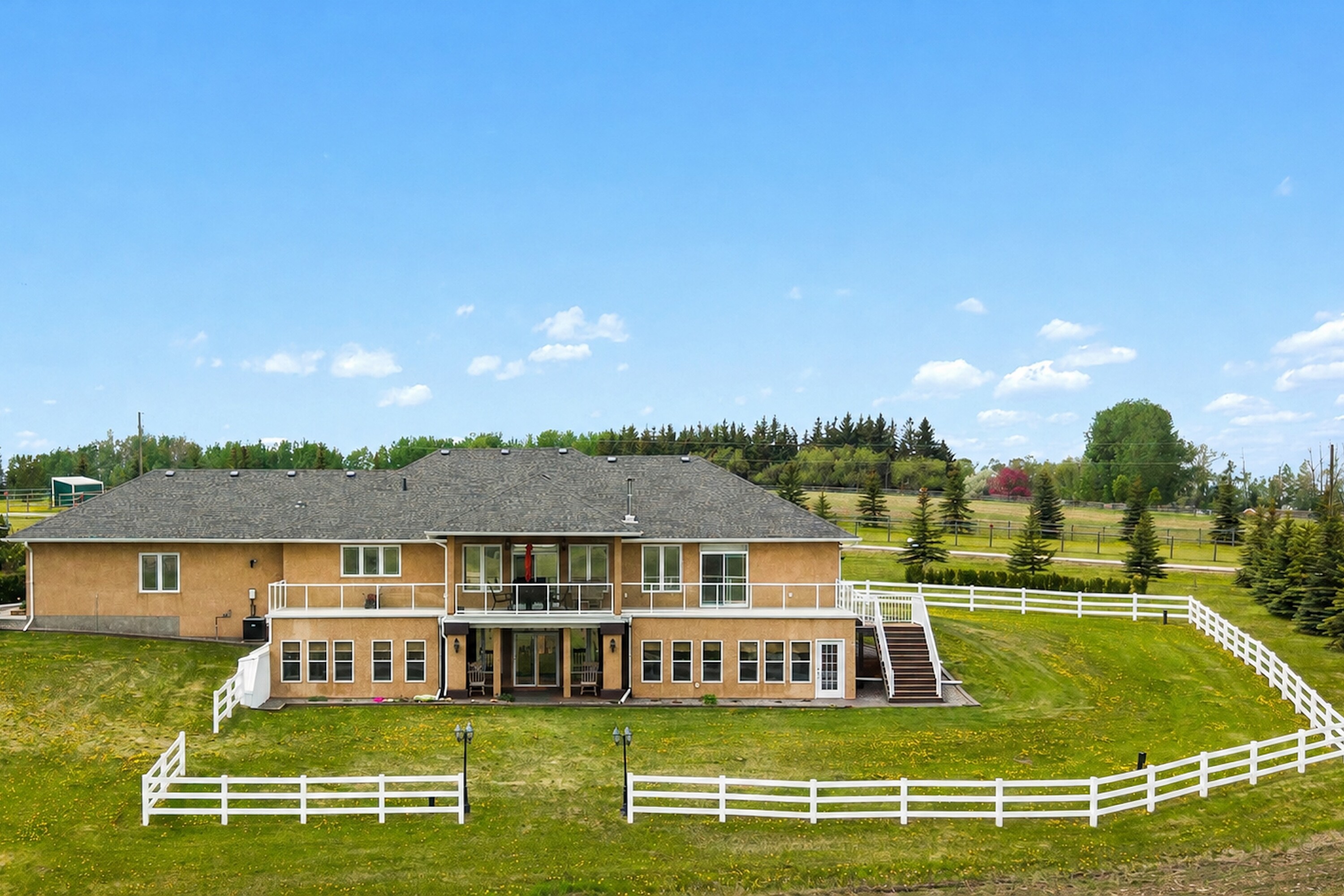  Rural Red Deer County, North - 物件實景