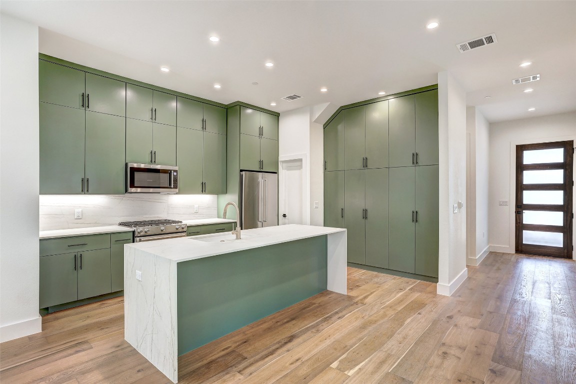Austin, Texas, 78704, United States, 2 Bedrooms Bedrooms, ,3 BathroomsBathrooms,Residential,For Sale,1848594