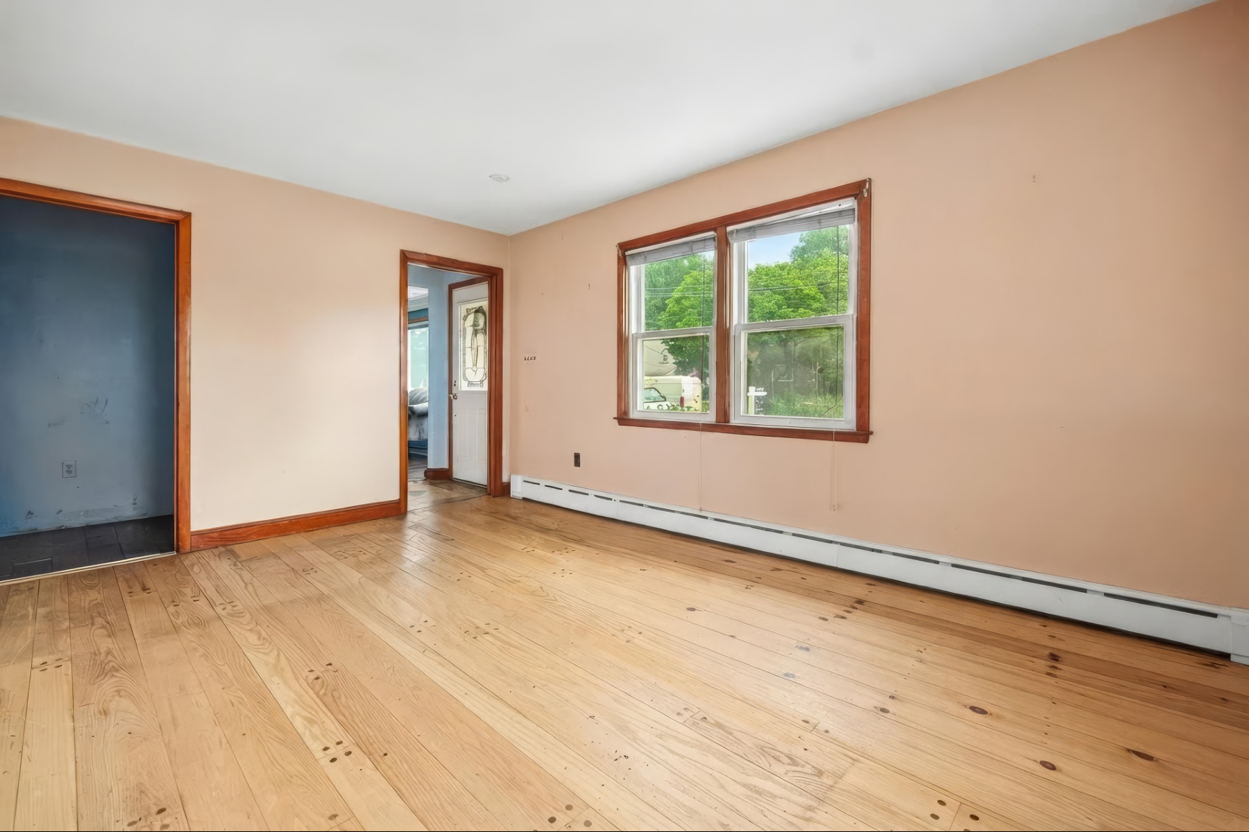  Charming Brick Ranch Home Ready for Your Vision - 物件實景