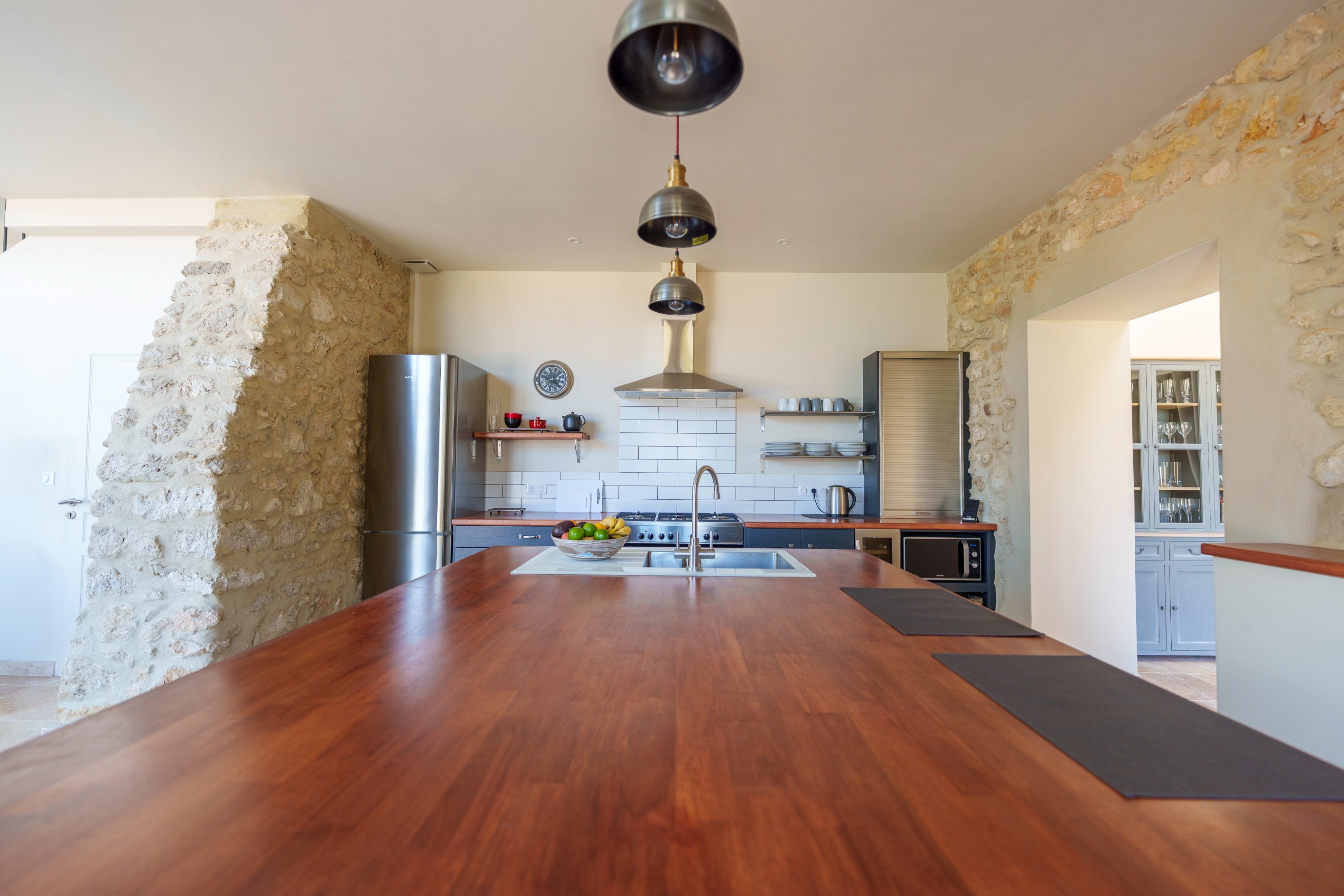  Character property within a vineyard estate — renovated barn with pool and exce… - 物件實景