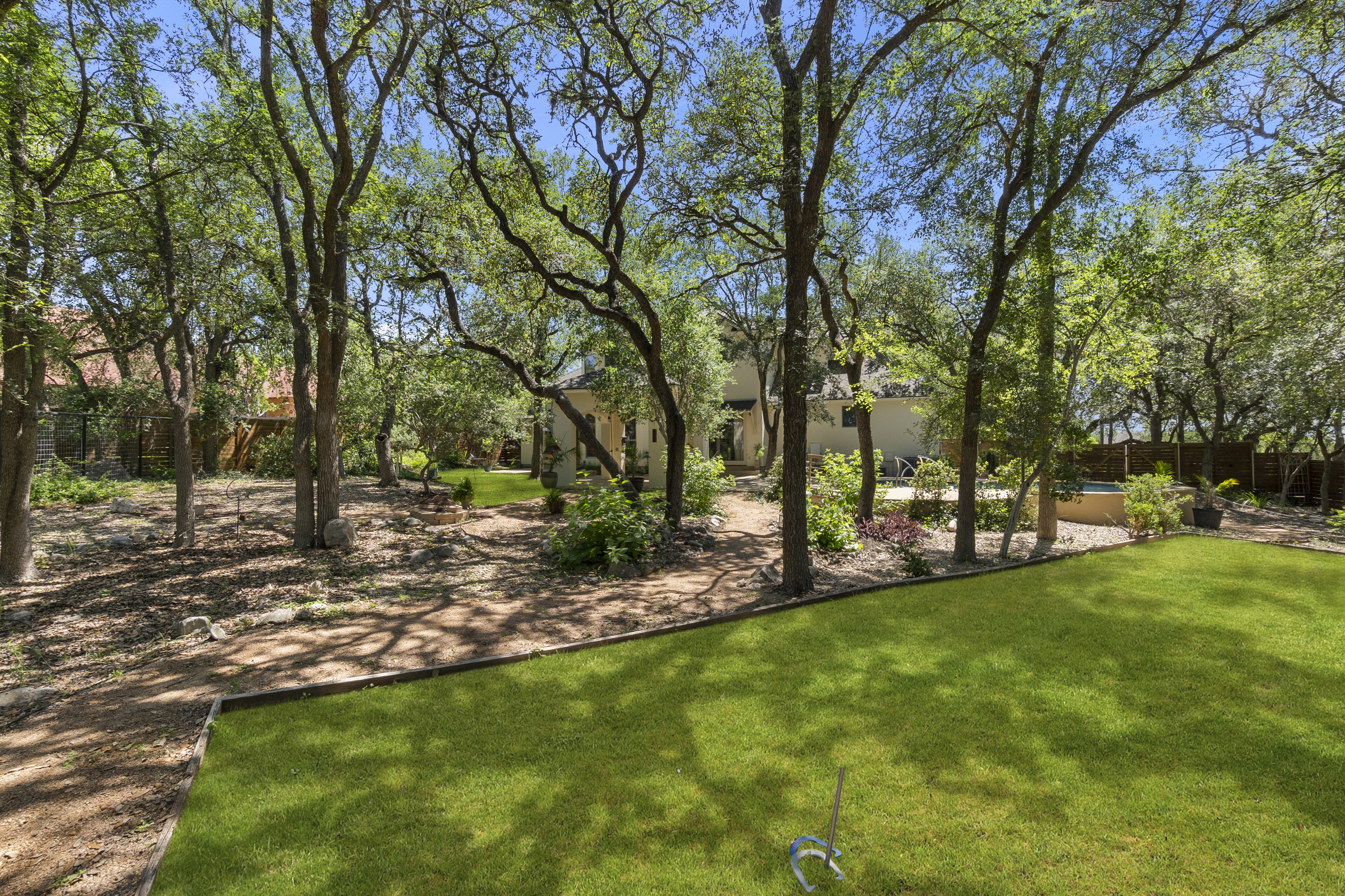  Stunning Custom Home with Expansive Outdoor Entertaining - 物件實景