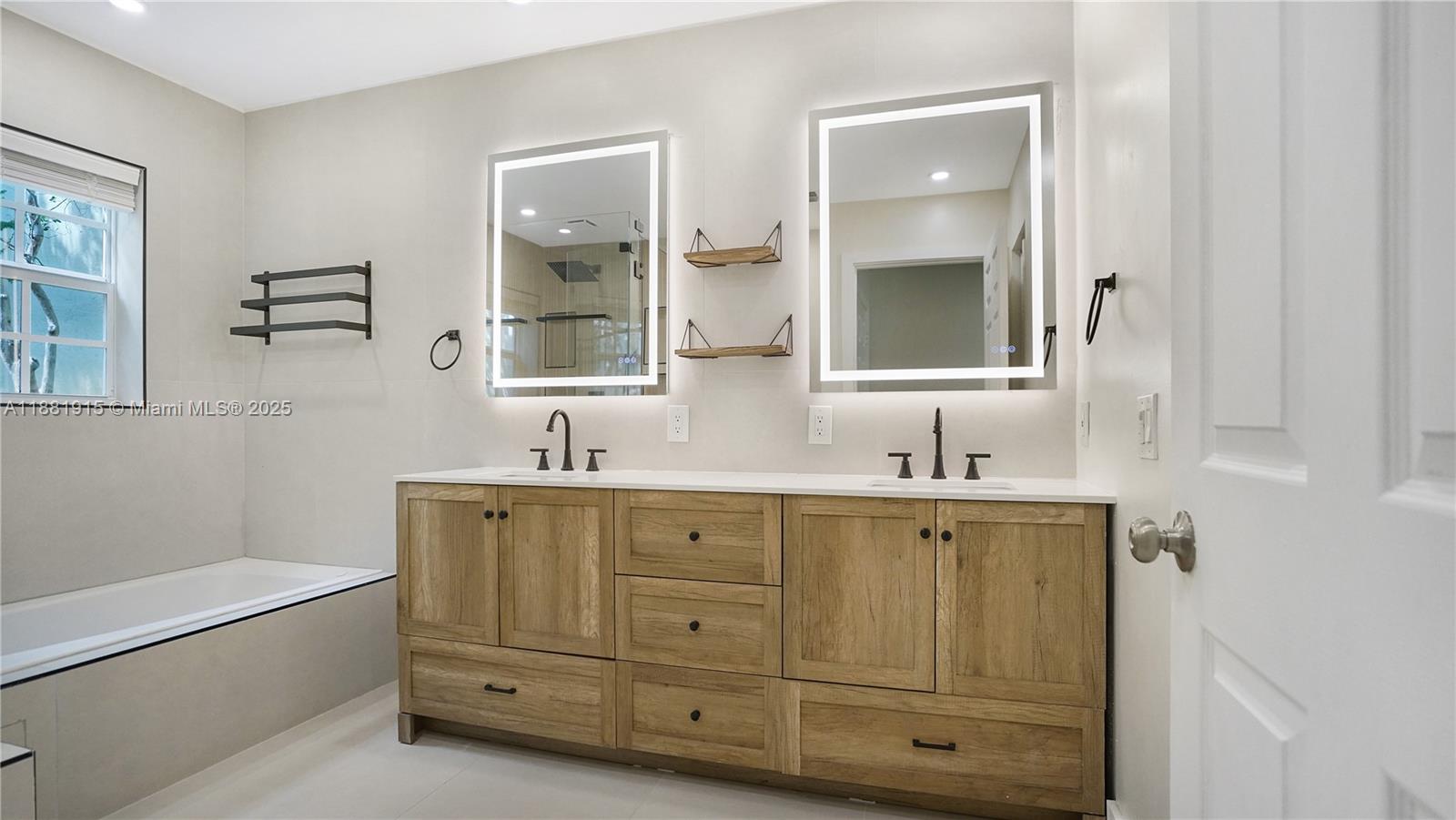 Plantation, Florida, 33322, United States, 3 Bedrooms Bedrooms, ,2 BathroomsBathrooms,Residential,For Sale,1947499