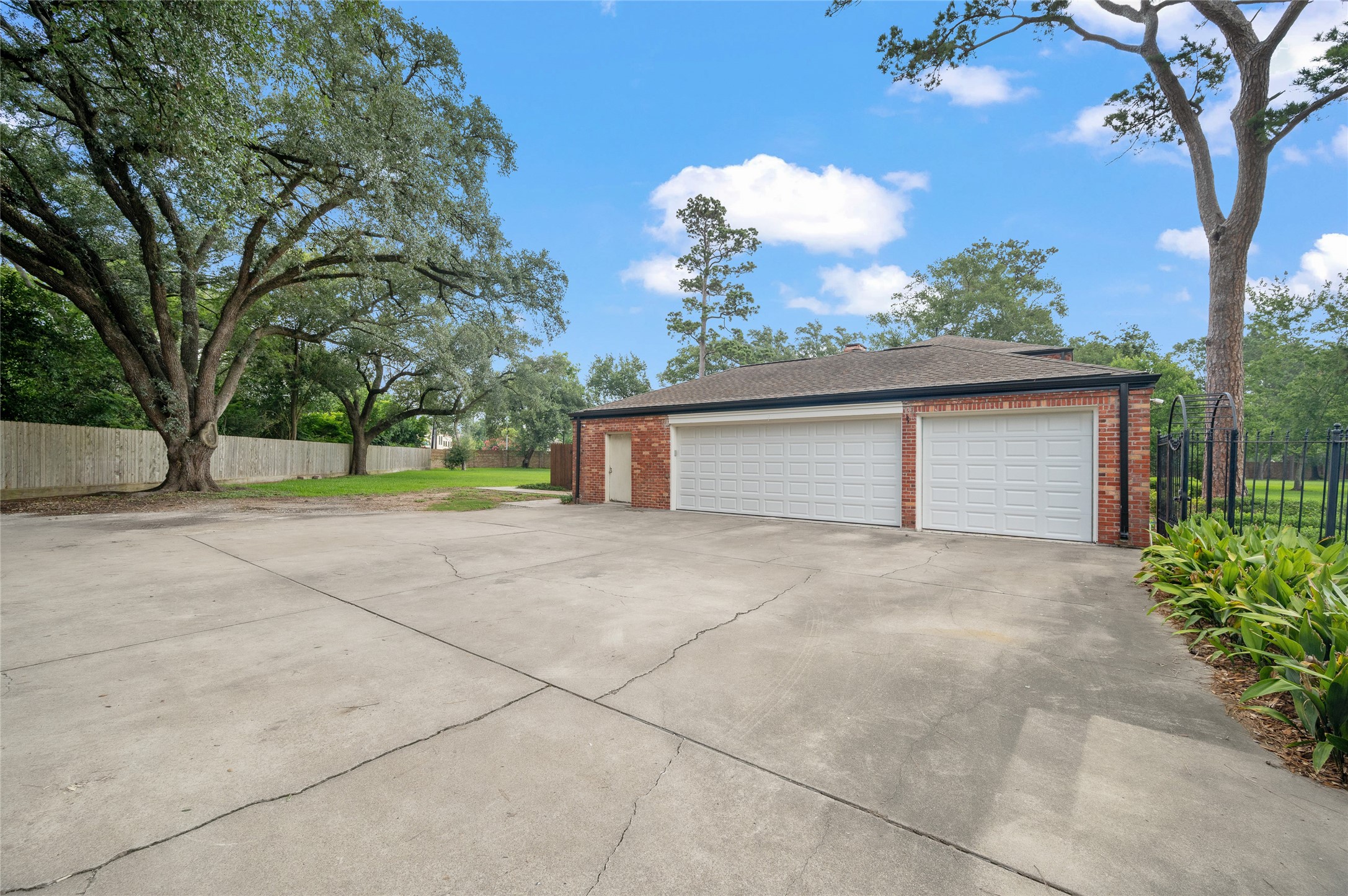  5360 Spring Park Street - 物件實景