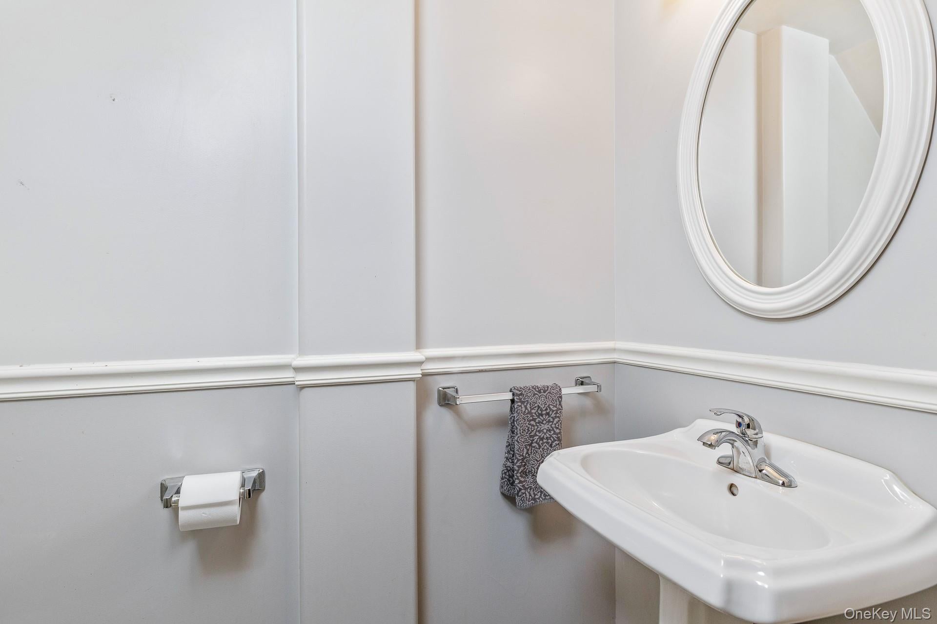 Manorville, New York, 11949, United States, 4 Bedrooms Bedrooms, ,2 BathroomsBathrooms,Residential,For Sale,1917125