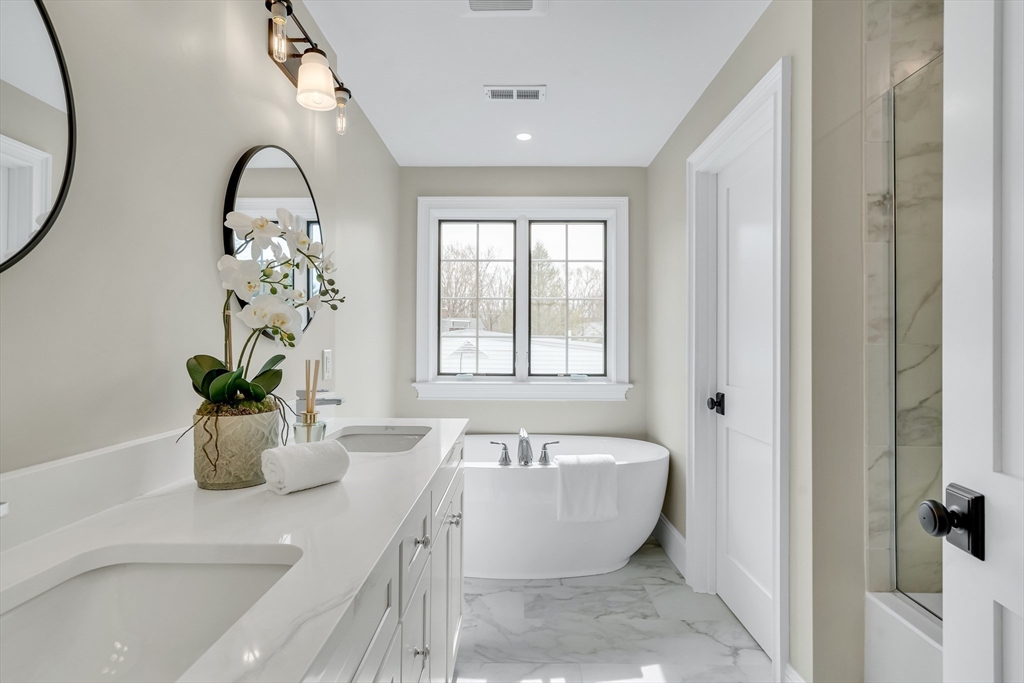 Lexington, Massachusetts, 02420, United States, 5 Bedrooms Bedrooms, ,6 BathroomsBathrooms,Residential,For Sale,1995859