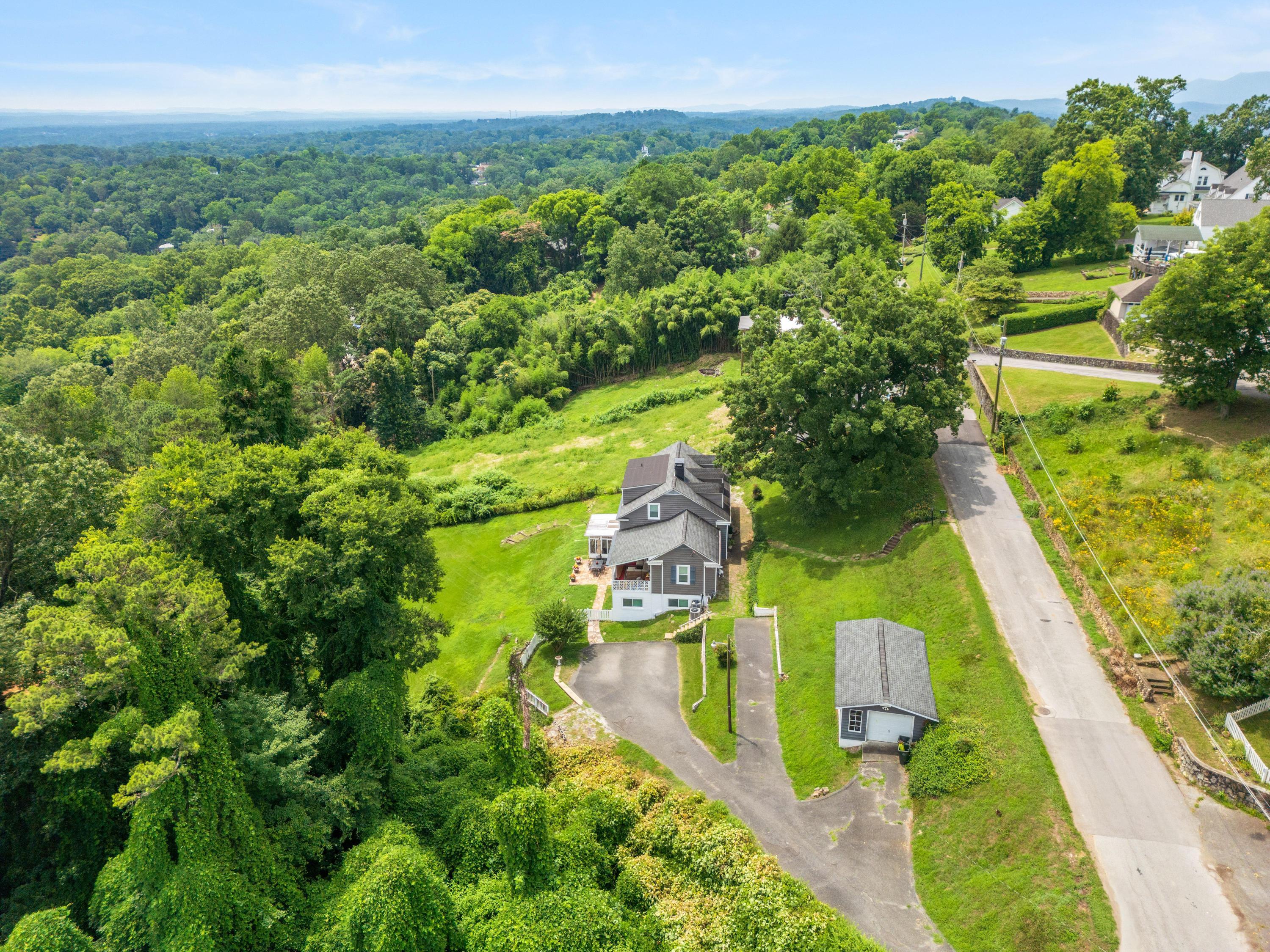 Chattanooga, Tennessee, 37404, United States, 5 Bedrooms Bedrooms, ,4 BathroomsBathrooms,Residential,For Sale,1885832