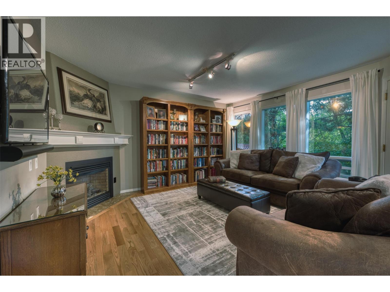 KELOWNA, British Columbia, V1V 1S6, CA, 3 Bedrooms Bedrooms, ,2 BathroomsBathrooms,Residential,For Sale,1951422