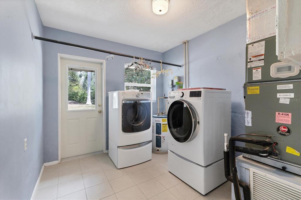 Bradenton, Florida, 34208, United States, 3 Bedrooms Bedrooms, ,2 BathroomsBathrooms,Residential,For Sale,1960554