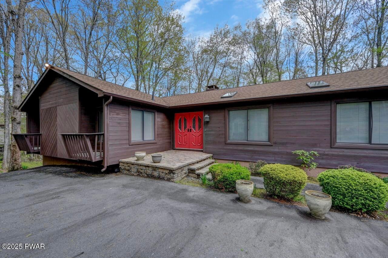 Lords Valley, Pennsylvania, 18428, United States, 5 Bedrooms Bedrooms, ,3 BathroomsBathrooms,Residential,For Sale,1977416