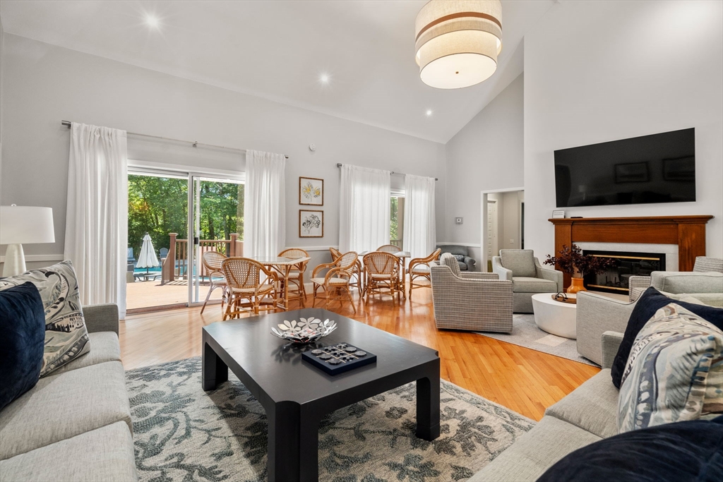 Boston, Massachusetts, 02467, United States, 2 Bedrooms Bedrooms, ,3 BathroomsBathrooms,Residential,For Sale,1940197