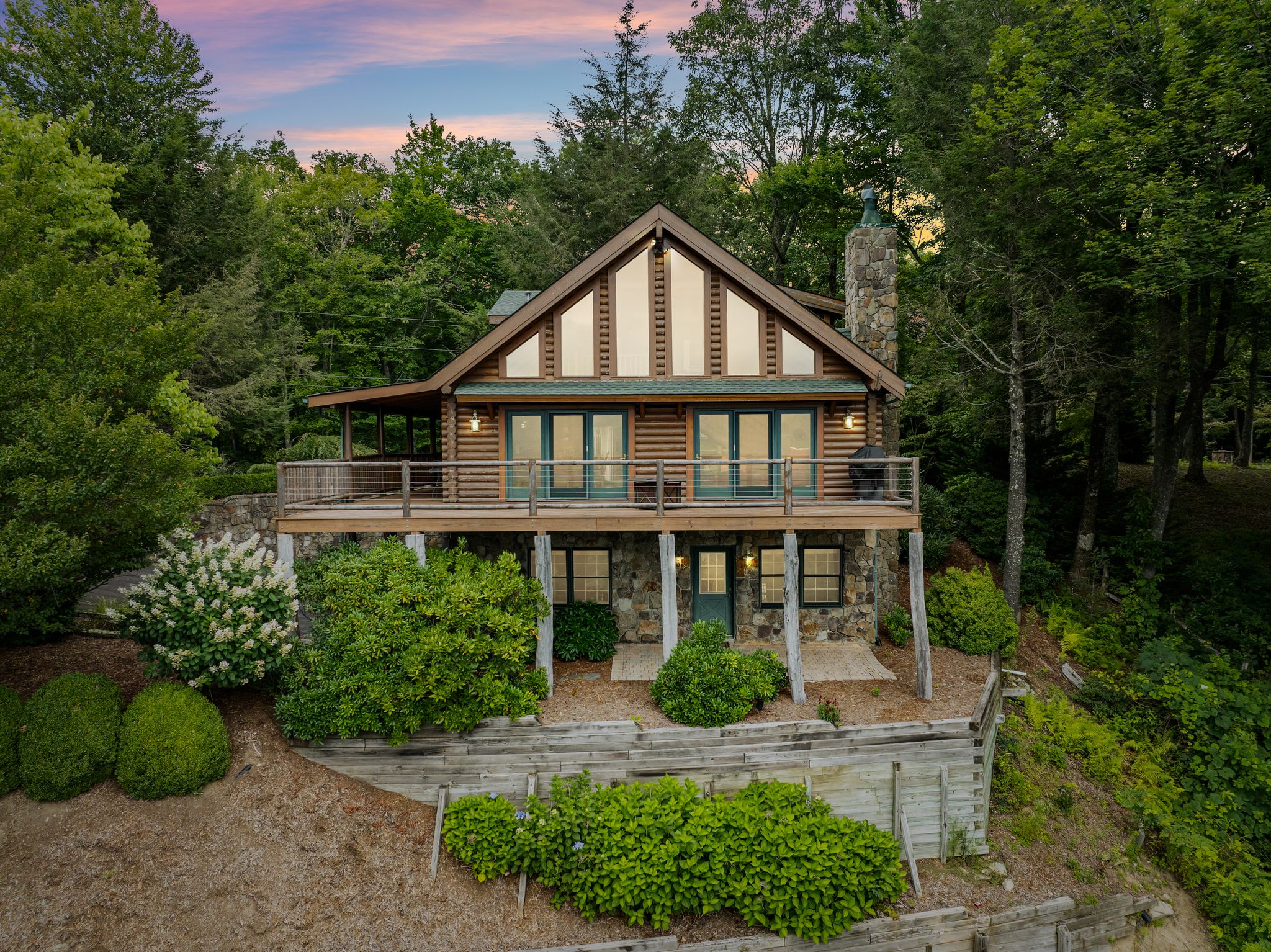 Burnsville, North Carolina, 28714, United States, 3 Bedrooms Bedrooms, ,3 BathroomsBathrooms,Residential,For Sale,1944440