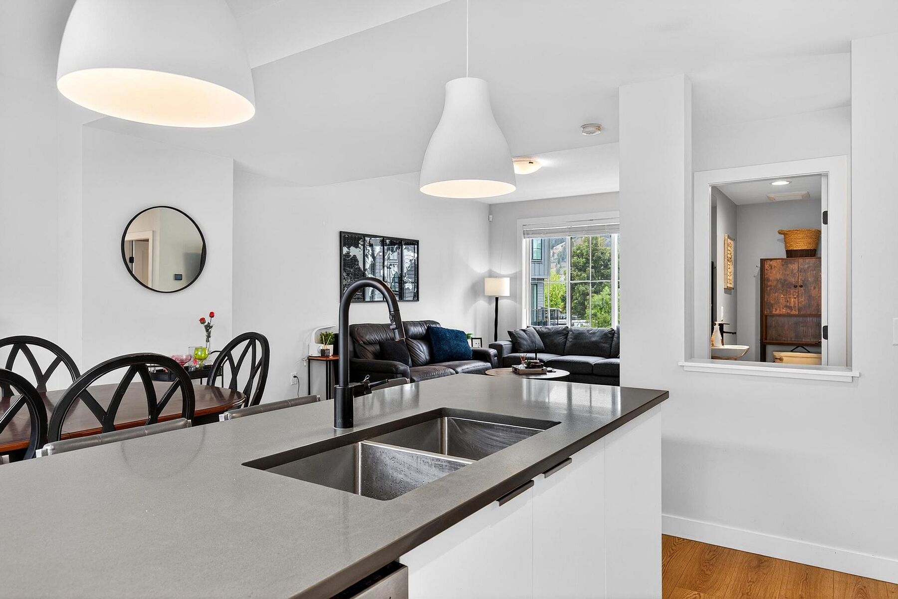  Modern Elegance in Glenmore - 物件實景
