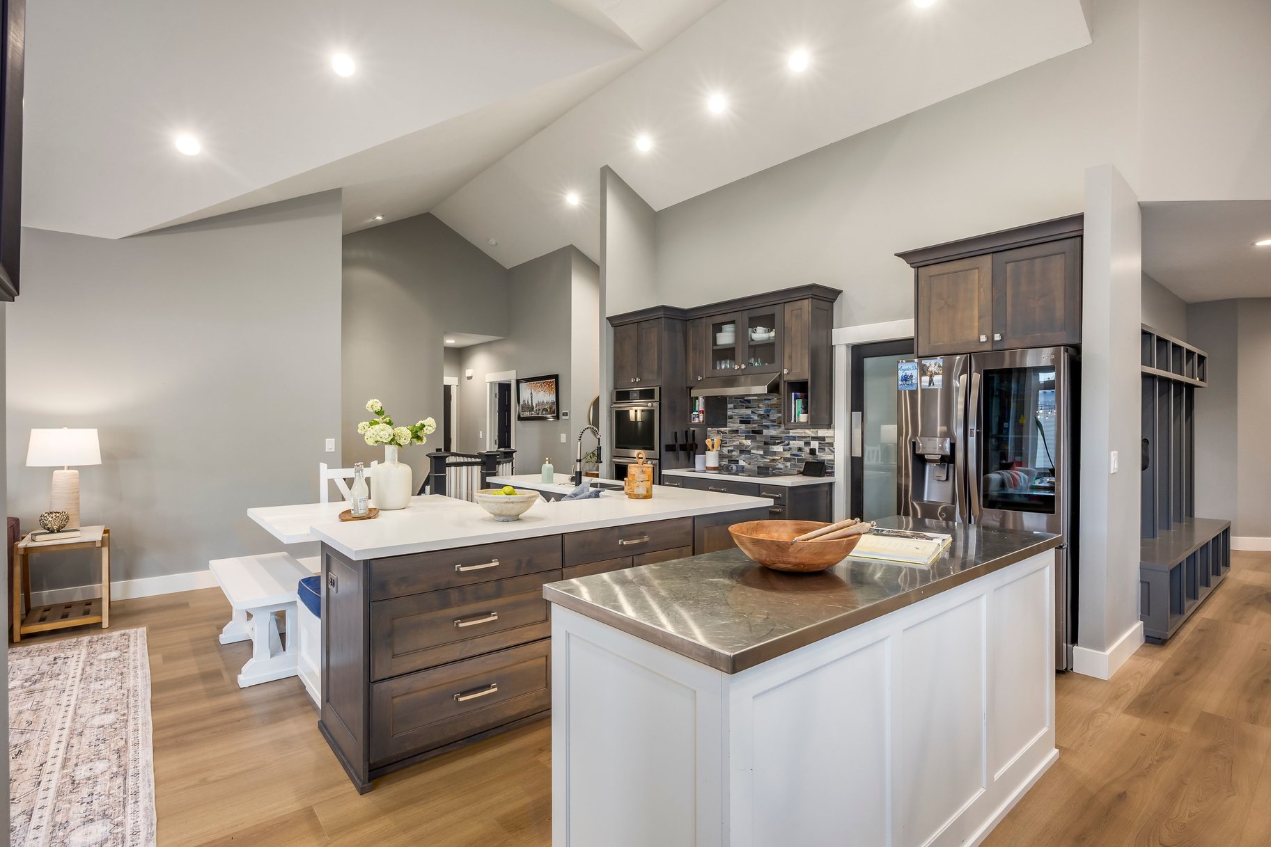  Beautiful Craftsman Rambler With Basement Apartment, Sports Pool and Pool House - 物件實景