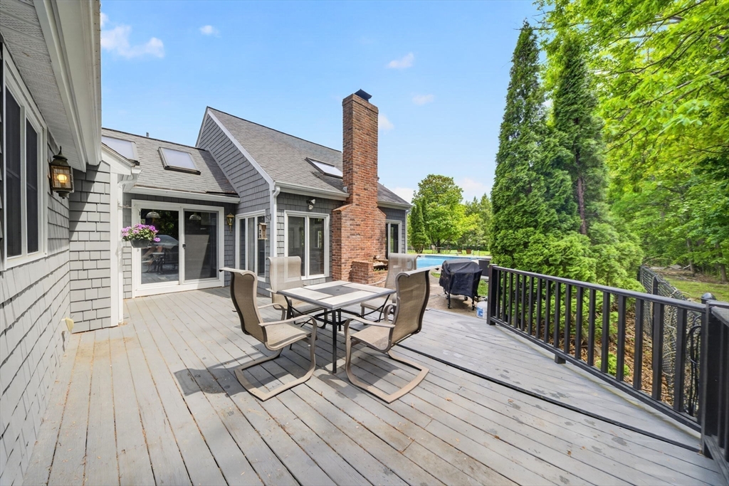 Groveland, Massachusetts, 01834, United States, 4 Bedrooms Bedrooms, ,4 BathroomsBathrooms,Residential,For Sale,2048598