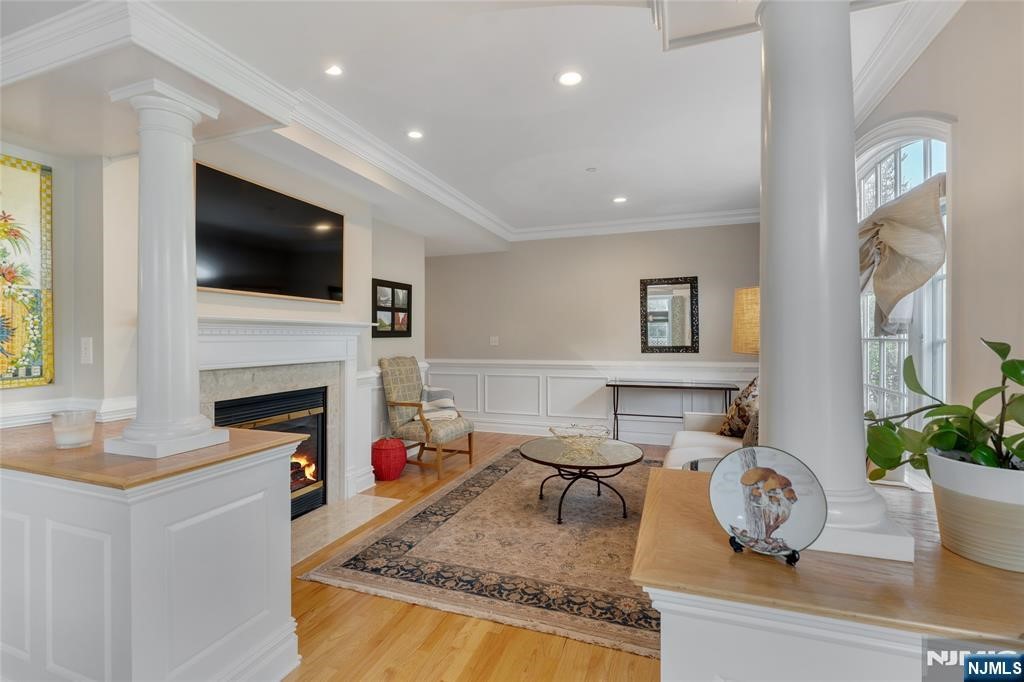 Morristown Town, New Jersey, 07960, United States, 2 Bedrooms Bedrooms, ,3 BathroomsBathrooms,Residential,For Sale,1787581