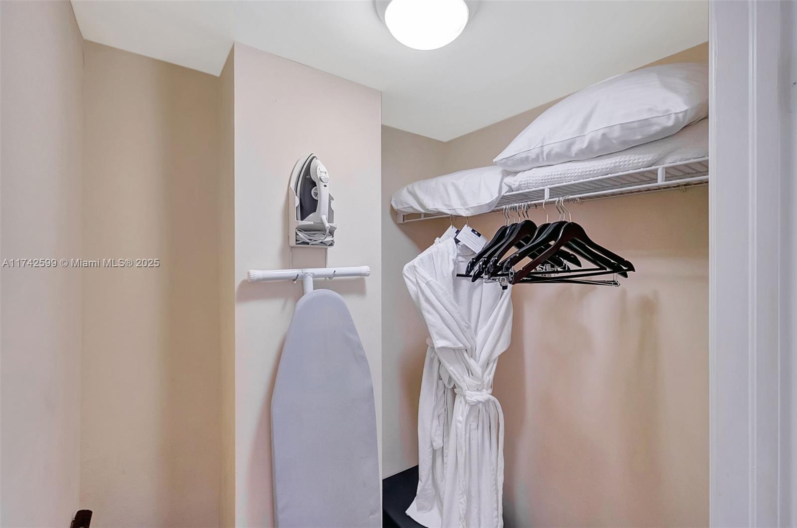 Miami, Florida, 33133, United States, 1 Bedroom Bedrooms, ,1 BathroomBathrooms,Residential,For Sale,1705108