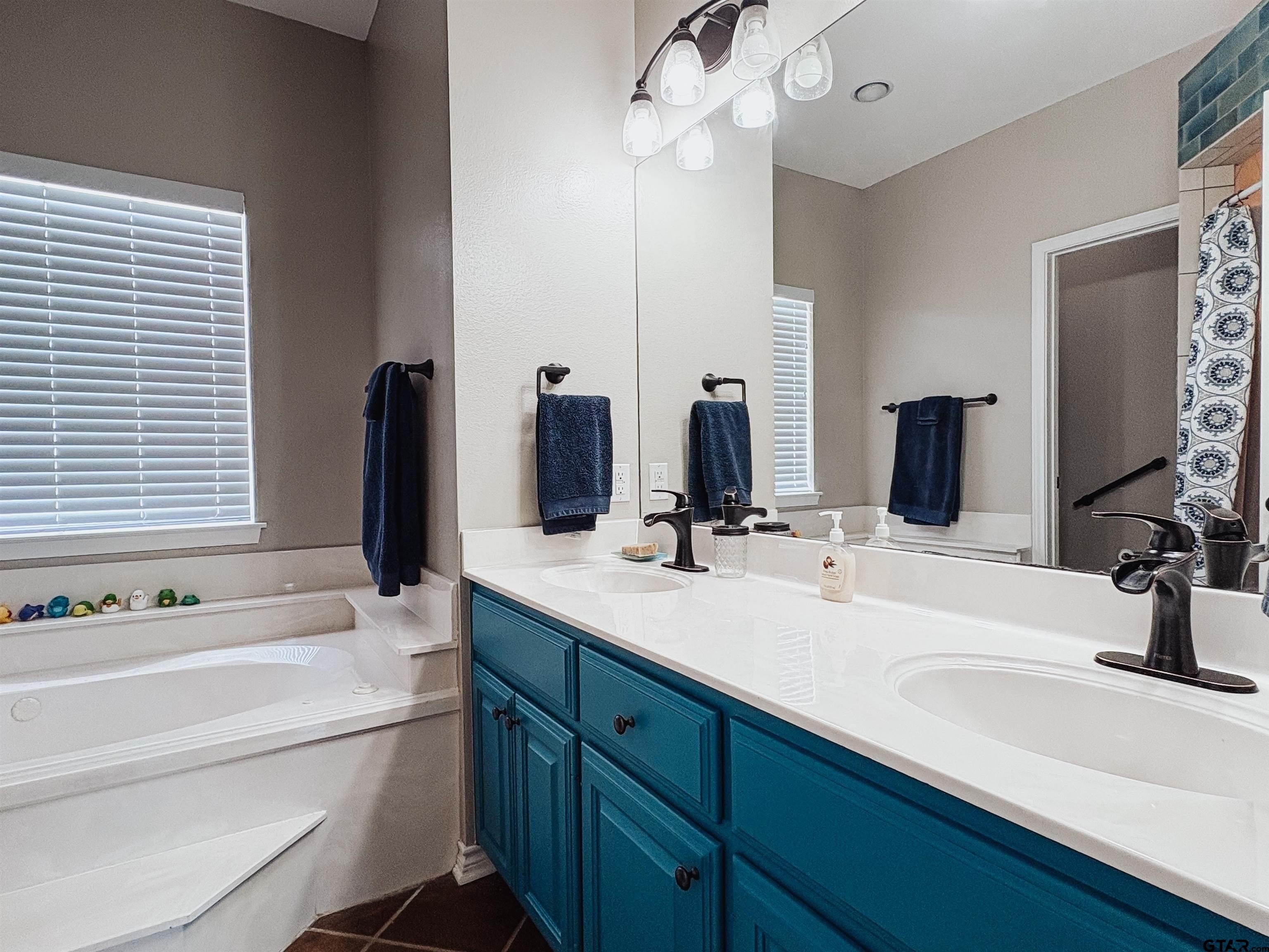Pittsburg, Texas, 75686, United States, 4 Bedrooms Bedrooms, ,3 BathroomsBathrooms,Residential,For Sale,1900555