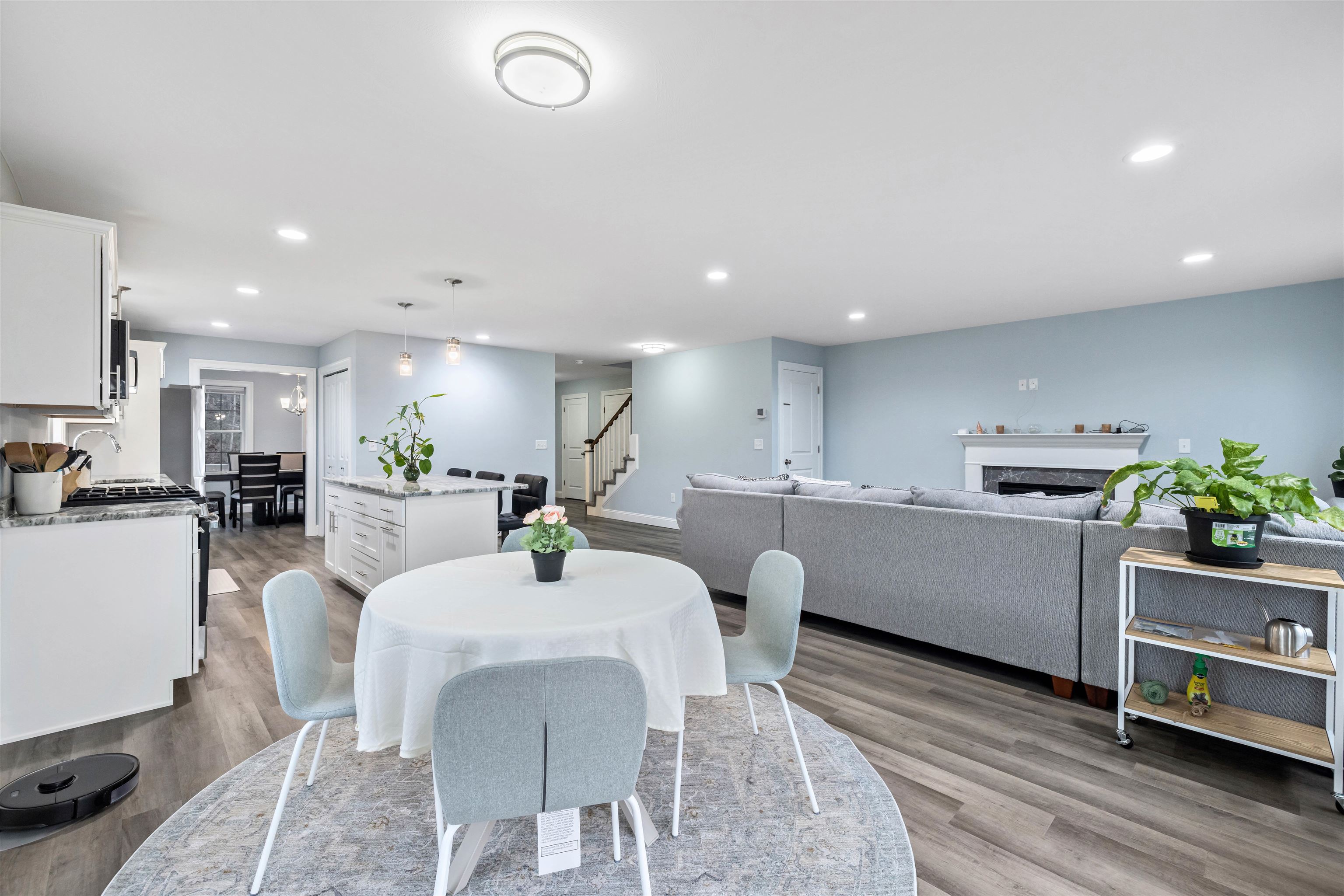 Hudson, New Hampshire, 03051, United States, 3 Bedrooms Bedrooms, ,2 BathroomsBathrooms,Residential,For Sale,1990943