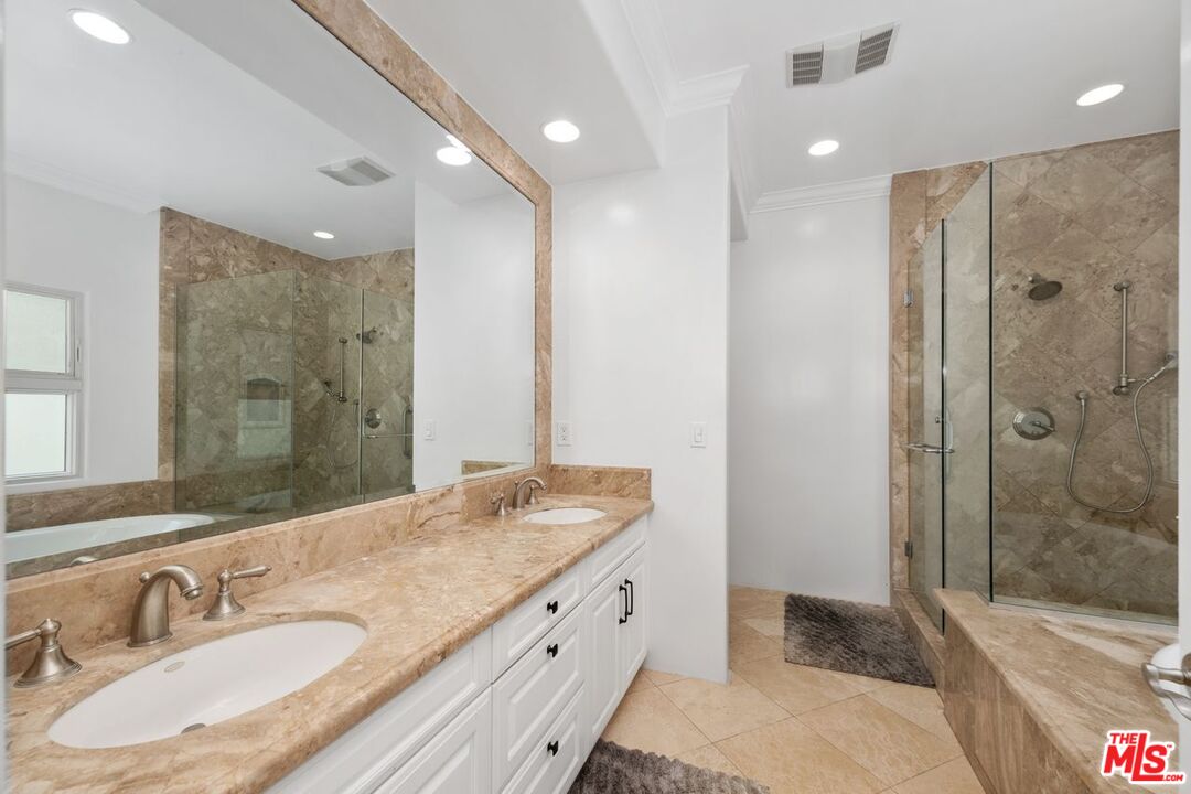 Los Angeles, California, 90049, United States, 4 Bedrooms Bedrooms, ,5 BathroomsBathrooms,Residential,For Sale,1840692