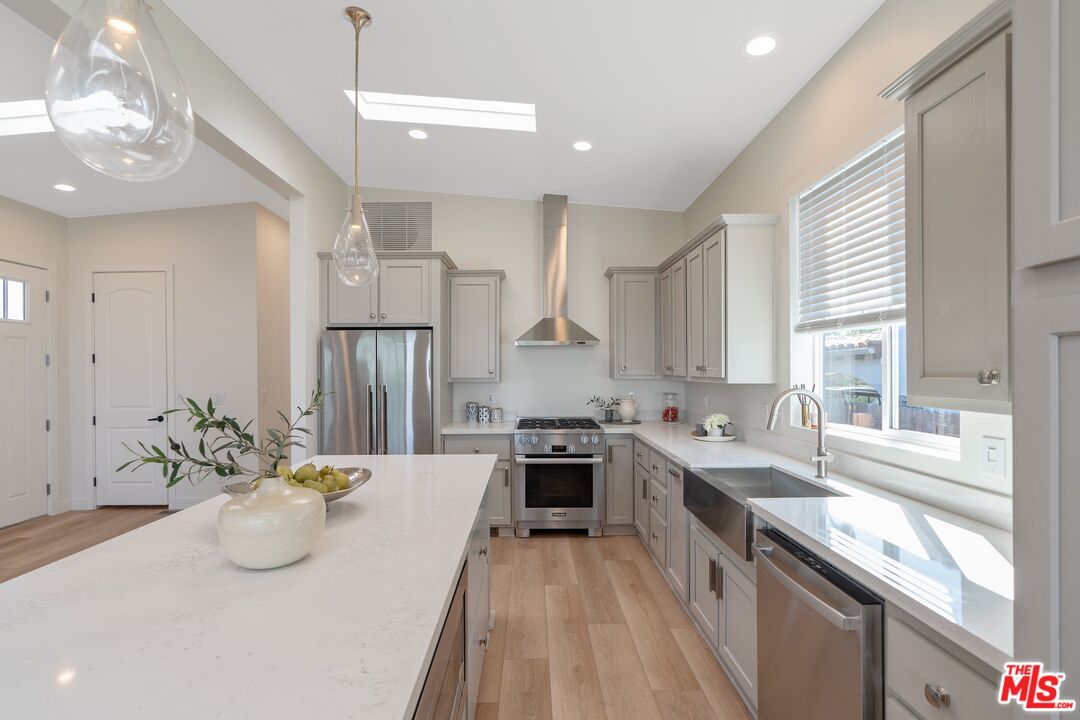 Malibu, California, 90265, United States, 4 Bedrooms Bedrooms, ,3 BathroomsBathrooms,Residential,For Sale,1907056