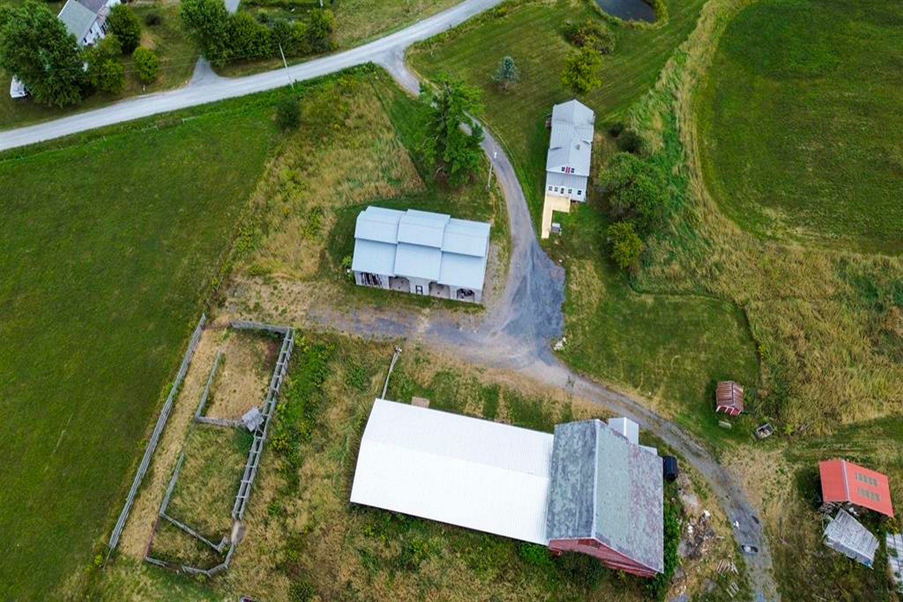  557 Pleasant Valley Road - 物件實景