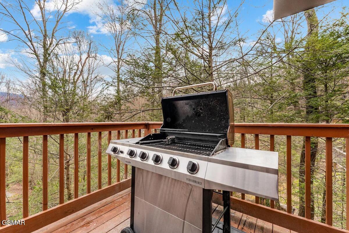 Gatlinburg, Tennessee, 37738, United States, 5 Bedrooms Bedrooms, ,4 BathroomsBathrooms,Residential,For Sale,2023747