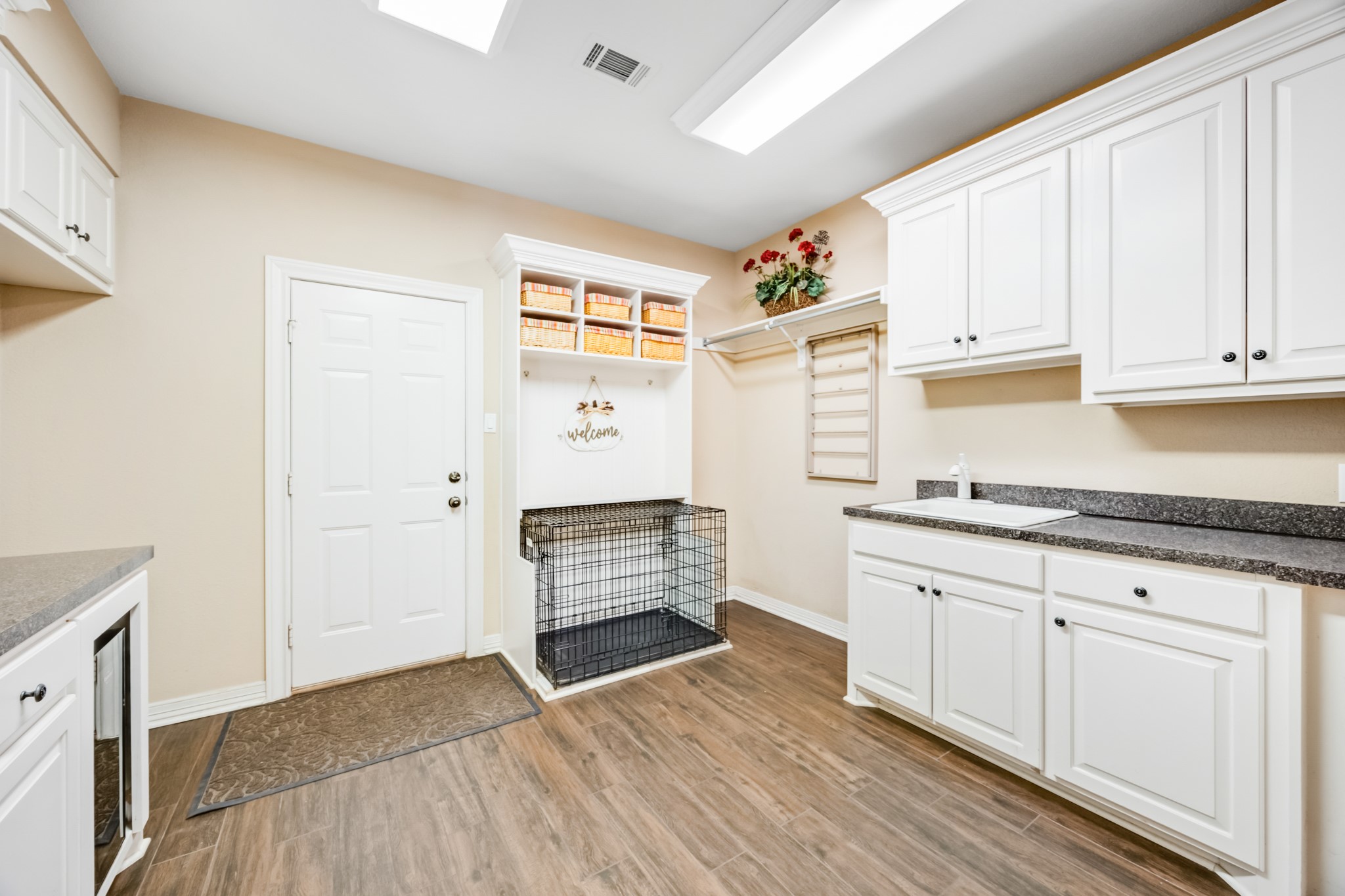 Midlothian, Texas, 76065, United States, 4 Bedrooms Bedrooms, ,3 BathroomsBathrooms,Residential,For Sale,1972696