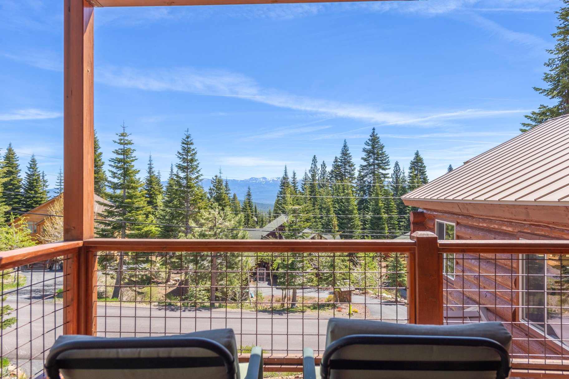  Beautiful Log Home with Carson Range Views from Every Floor - 物件實景