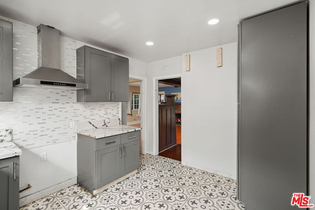 Los Angeles, California, 90043, United States, 3 Bedrooms Bedrooms, ,3 BathroomsBathrooms,Residential,For Sale,1818072