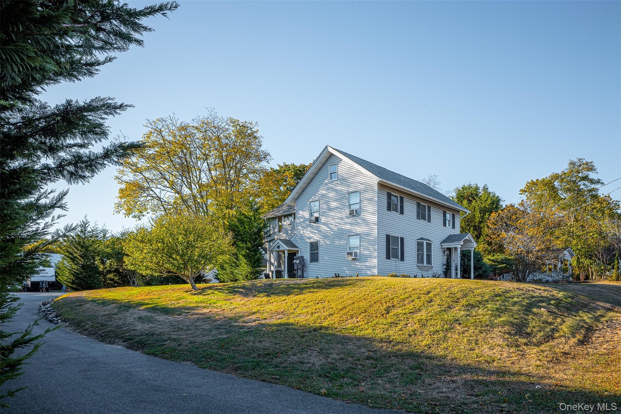East Moriches, New York, 11940, United States, 6 Bedrooms Bedrooms, ,4 BathroomsBathrooms,Residential,For Sale,1994903