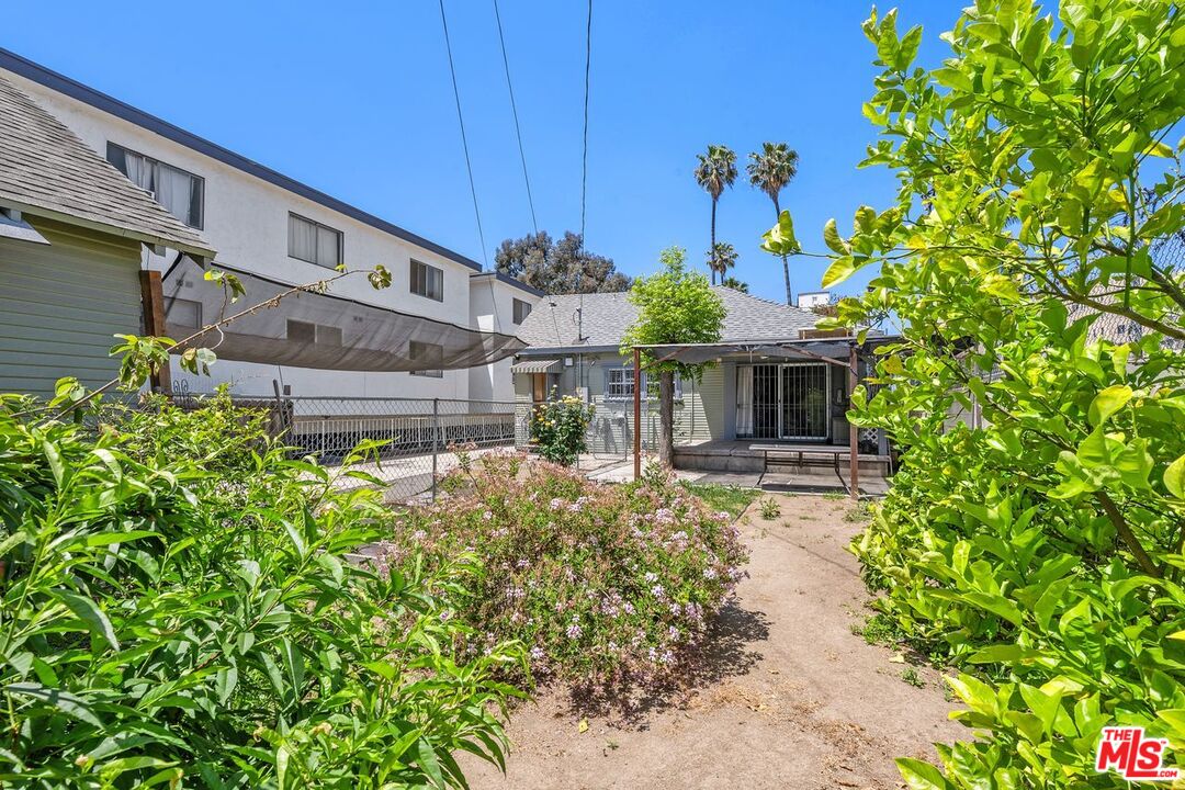 Los Angeles, California, 90004, United States, 3 Bedrooms Bedrooms, ,1 BathroomBathrooms,Residential,For Sale,1896510