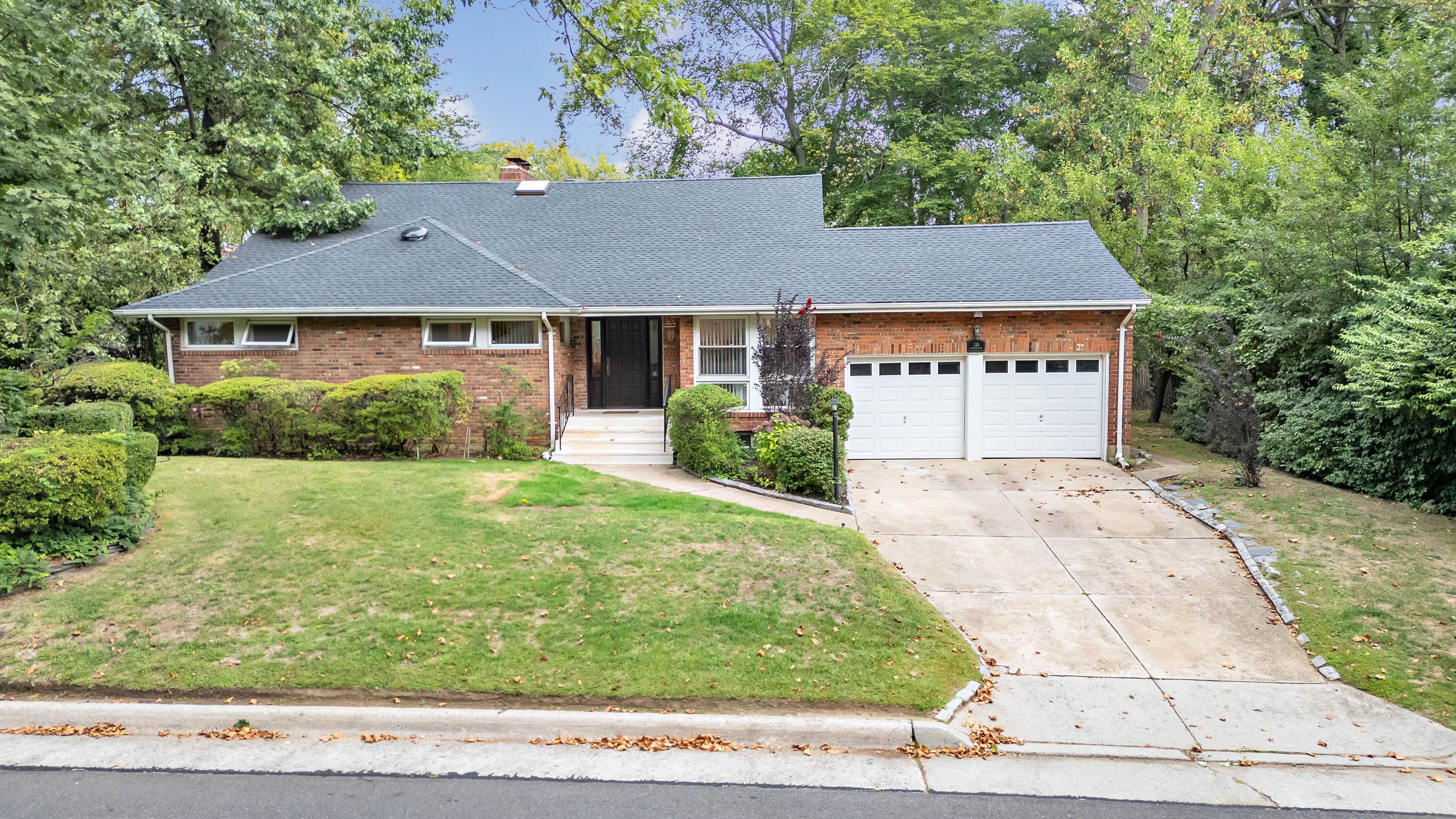 125 Colonial Road, Great Neck, NY, 11021 