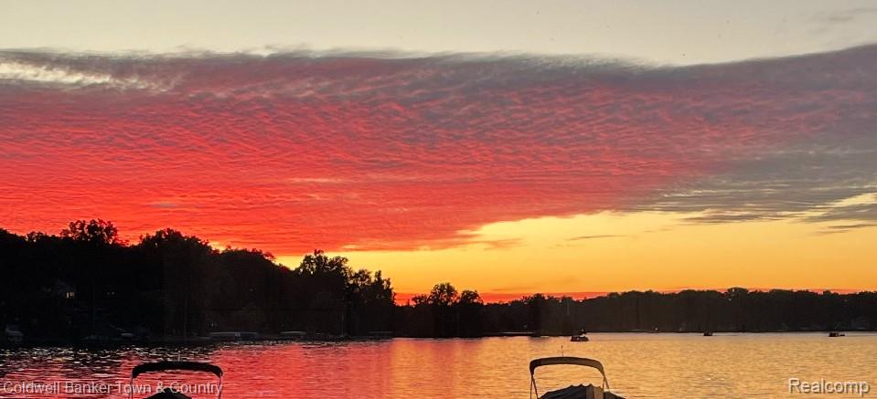 Whitmore Lake, Michigan, 48189, United States, 3 Bedrooms Bedrooms, ,2 BathroomsBathrooms,Residential,For Sale,1925473