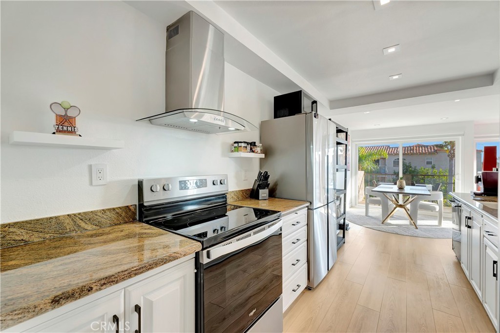 Long Beach, California, 90814, United States, 2 Bedrooms Bedrooms, ,1 BathroomBathrooms,Residential,For Sale,1989158