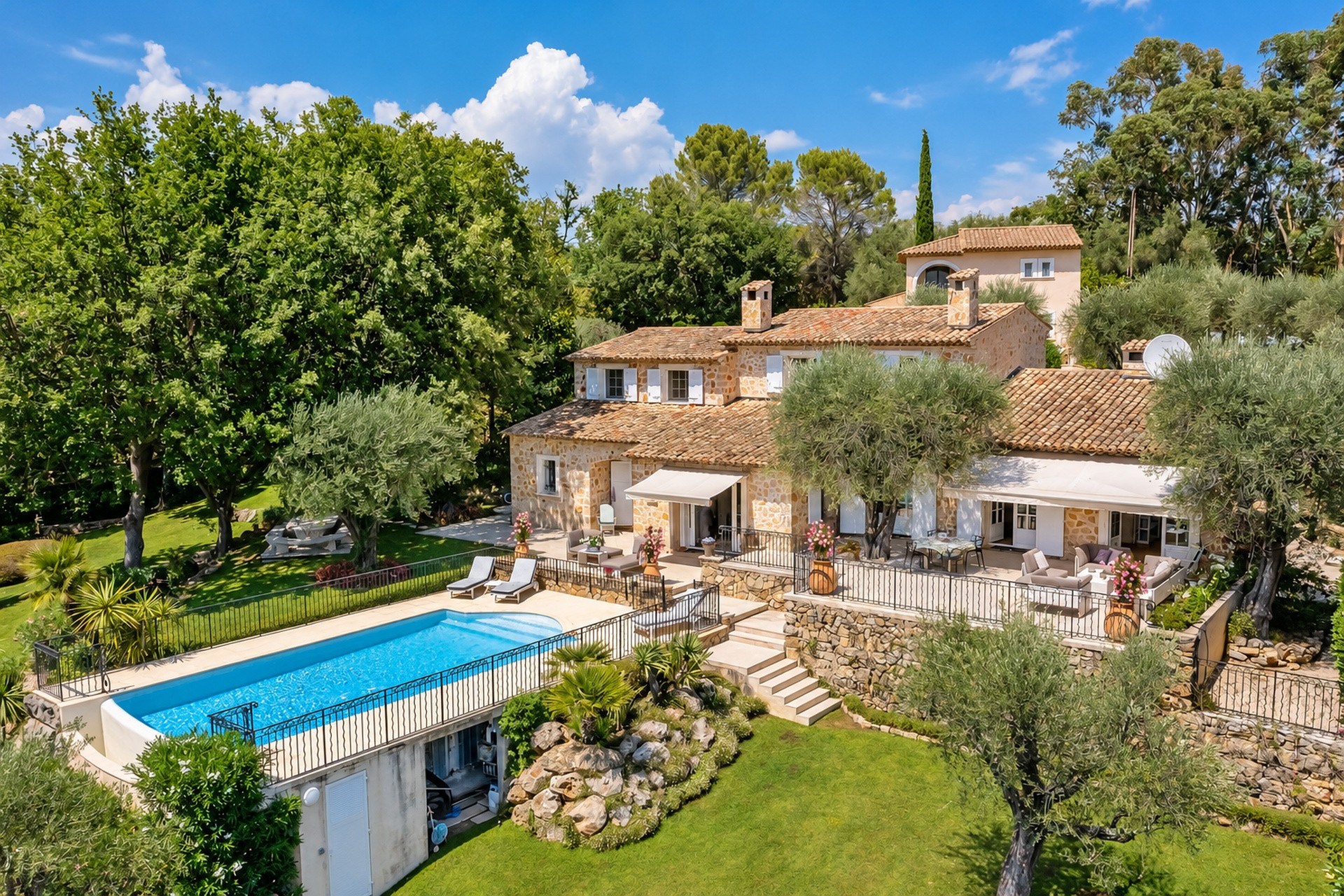  Stone property with caretaker’s house, Mediterranean garden and heated pool - 物件實景
