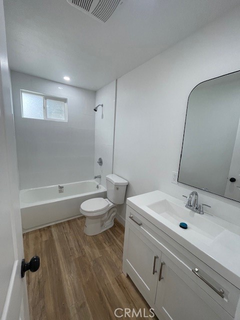 Long Beach, California, 90805, United States, 6 Bedrooms Bedrooms, ,Residential,For Sale,1943908