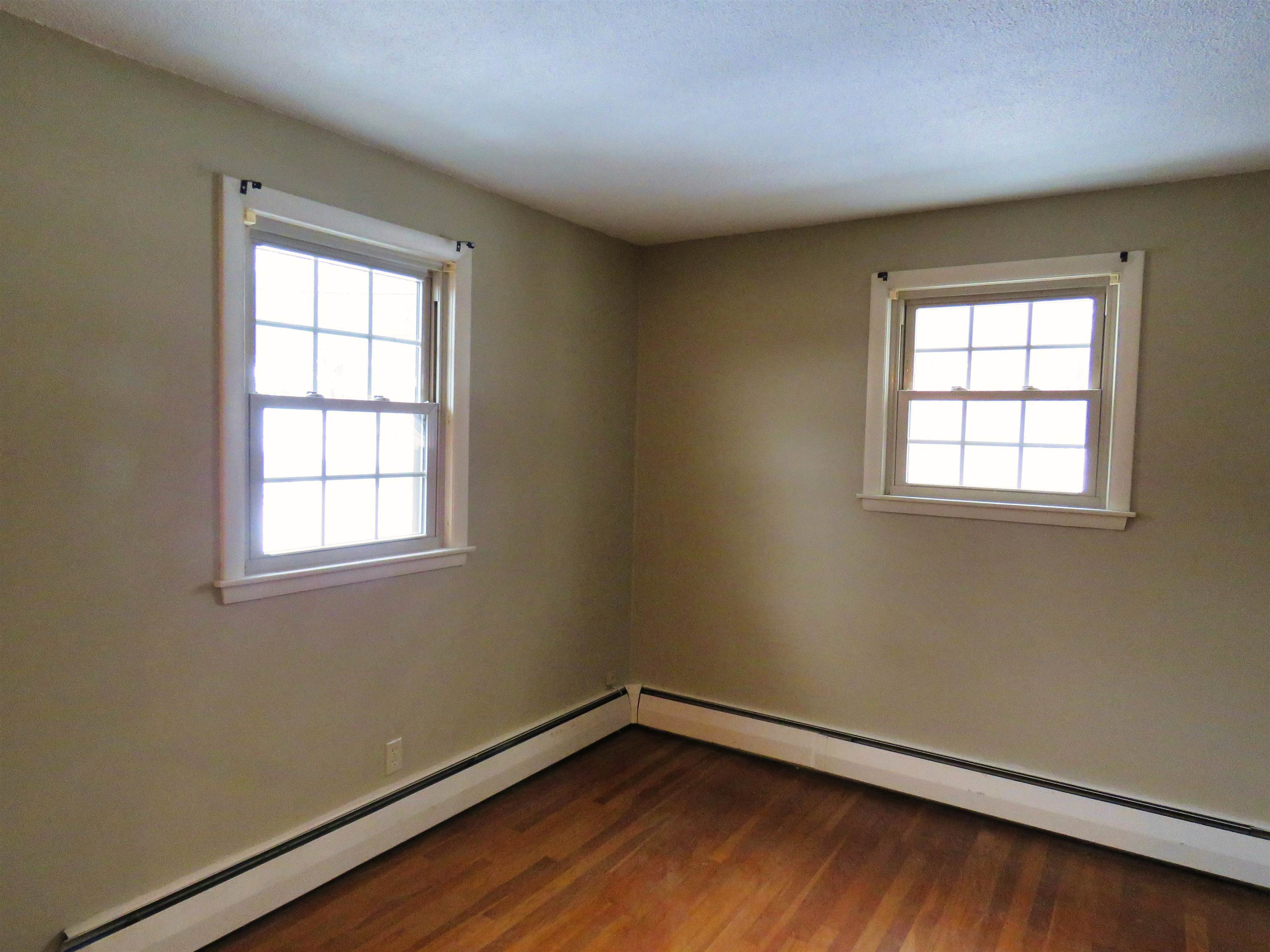 Derry, New Hampshire, 03038, United States, 3 Bedrooms Bedrooms, ,2 BathroomsBathrooms,Residential,For Sale,2005646