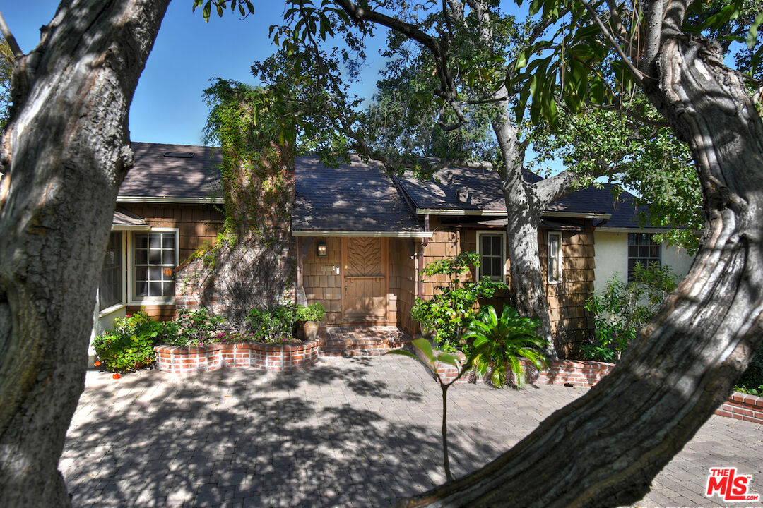 Sherman Oaks, California, 91403, United States, 3 Bedrooms Bedrooms, ,3 BathroomsBathrooms,Residential,For Sale,1989375