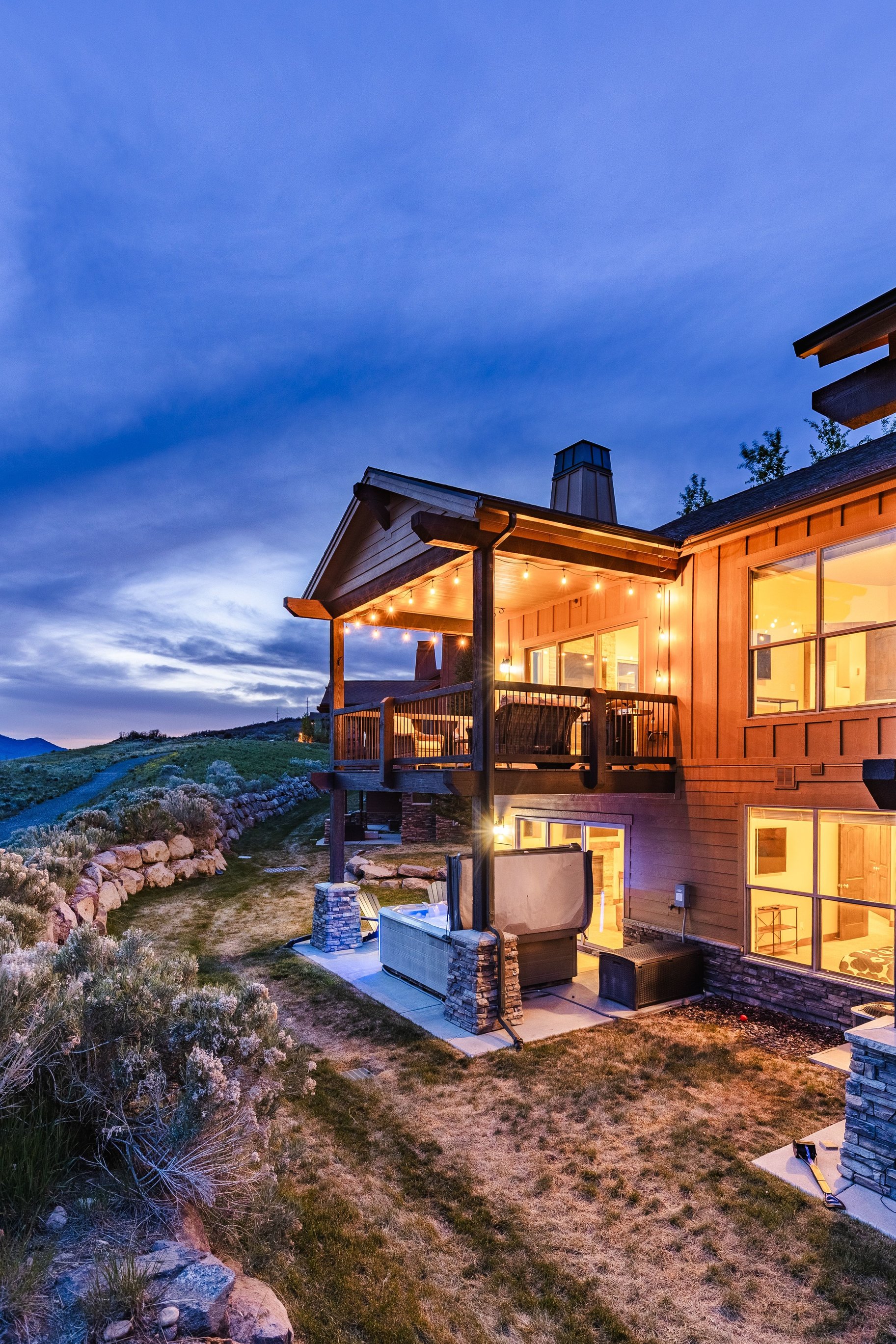  Stunning End-Unit Townhome With Loads of Natural Light - 物件實景