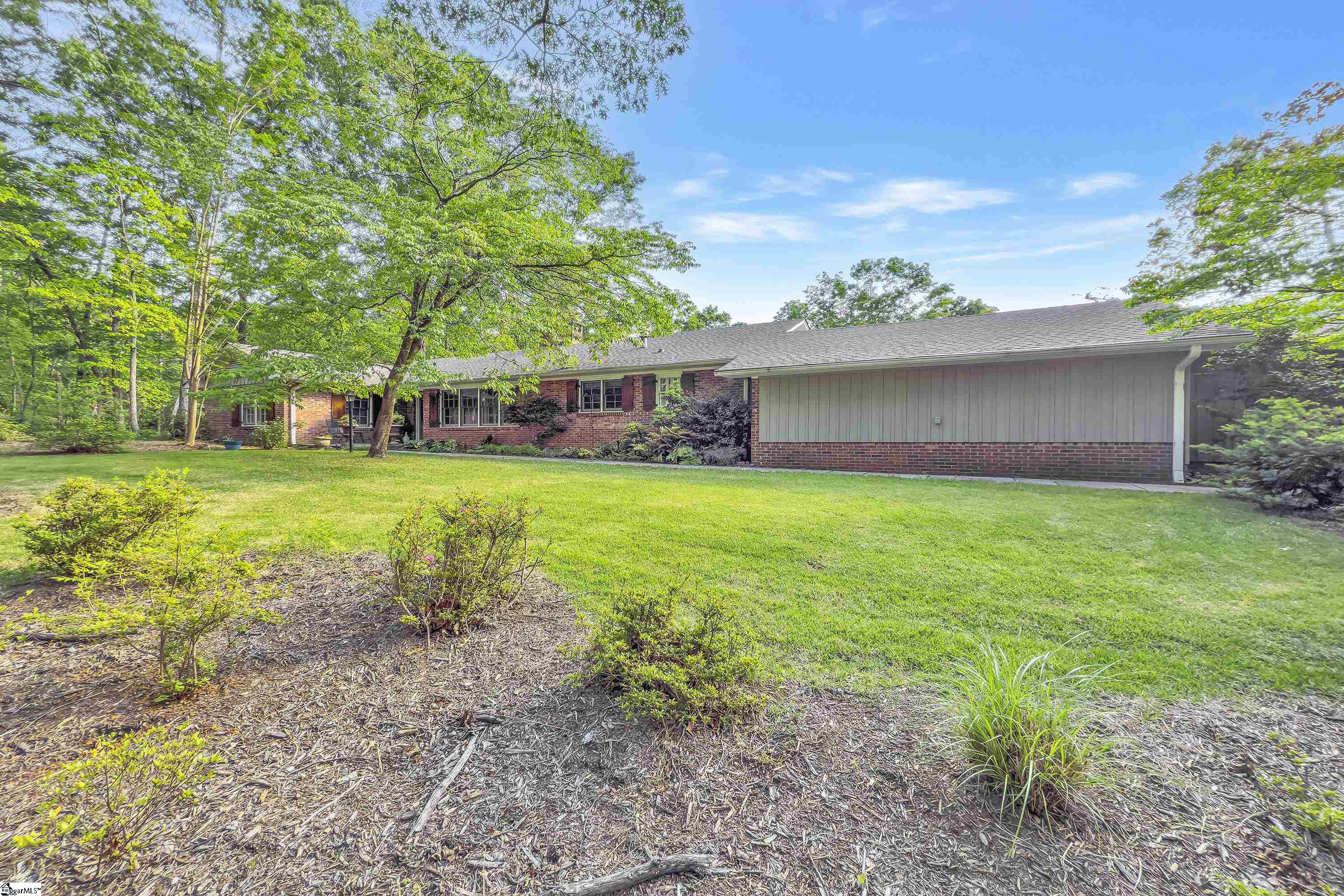 Landrum, South Carolina, 29356, United States, 3 Bedrooms Bedrooms, ,3 BathroomsBathrooms,Residential,For Sale,1948033