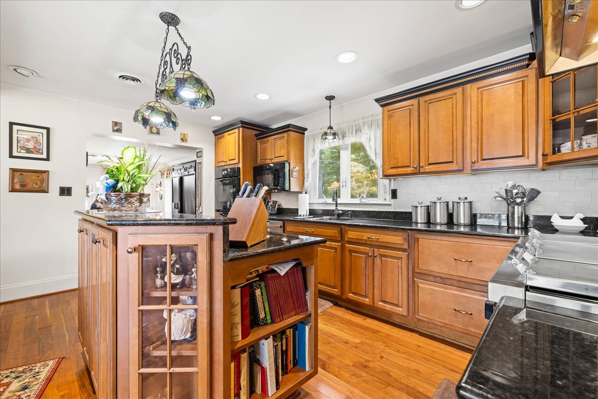 Chester, Virginia, 23831, United States, 5 Bedrooms Bedrooms, ,4 BathroomsBathrooms,Residential,For Sale,1889514