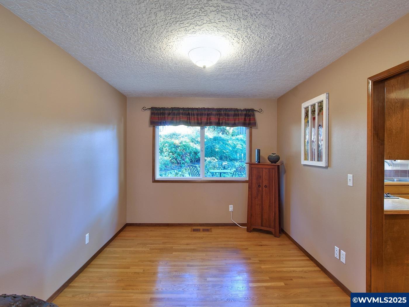 Portland, Oregon, 97229, United States, 4 Bedrooms Bedrooms, ,3 BathroomsBathrooms,Residential,For Sale,1958422